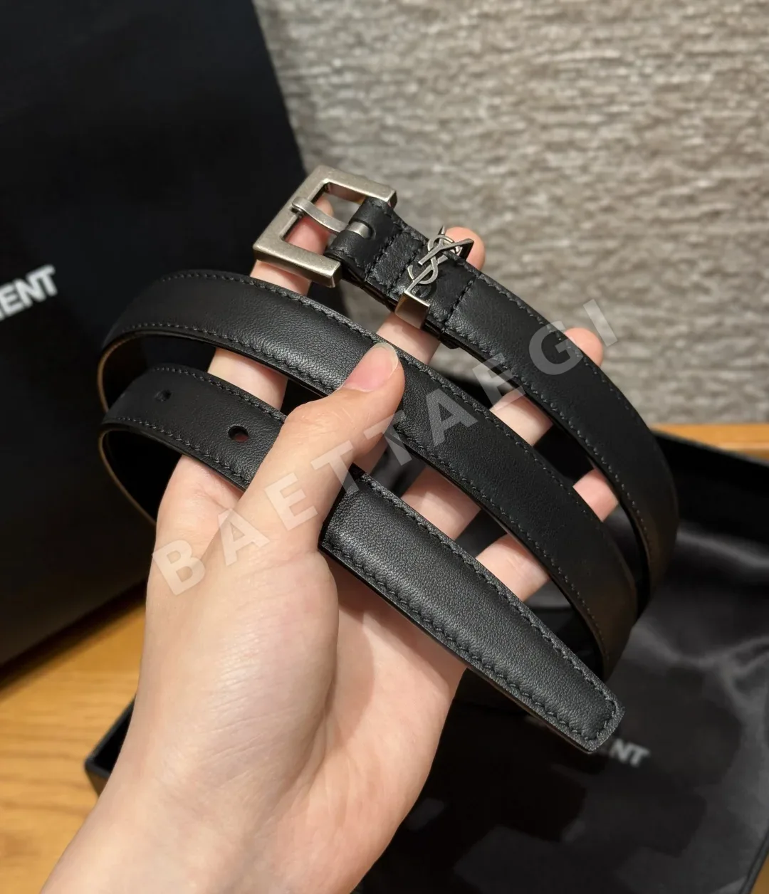 생로랑 카산드라 로고 스퀘어 버클 가죽 벨트 상세 이미지 2