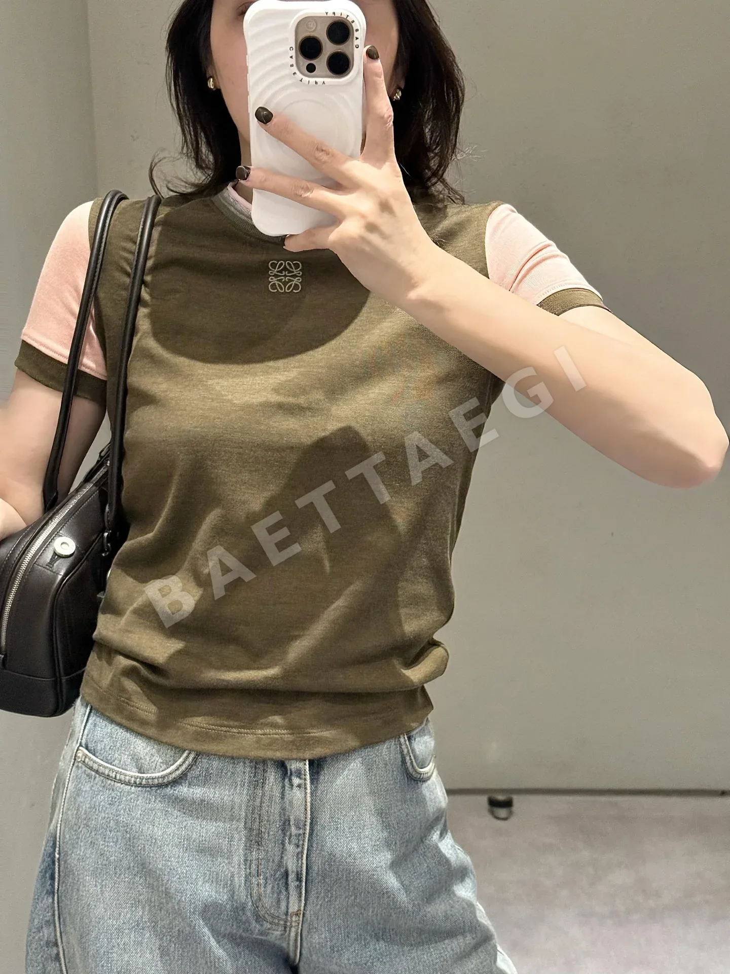 로에베 컬러 블록 아나그램 자수 코튼 반팔 티셔츠 상세 이미지 8