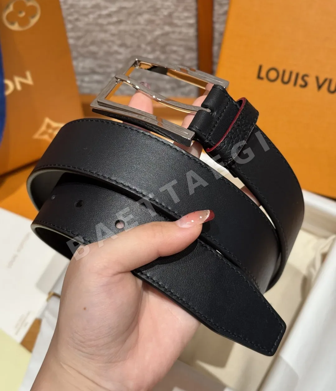 루이비통 LV 로고 남성 가죽 벨트 35mm 상세 이미지 2
