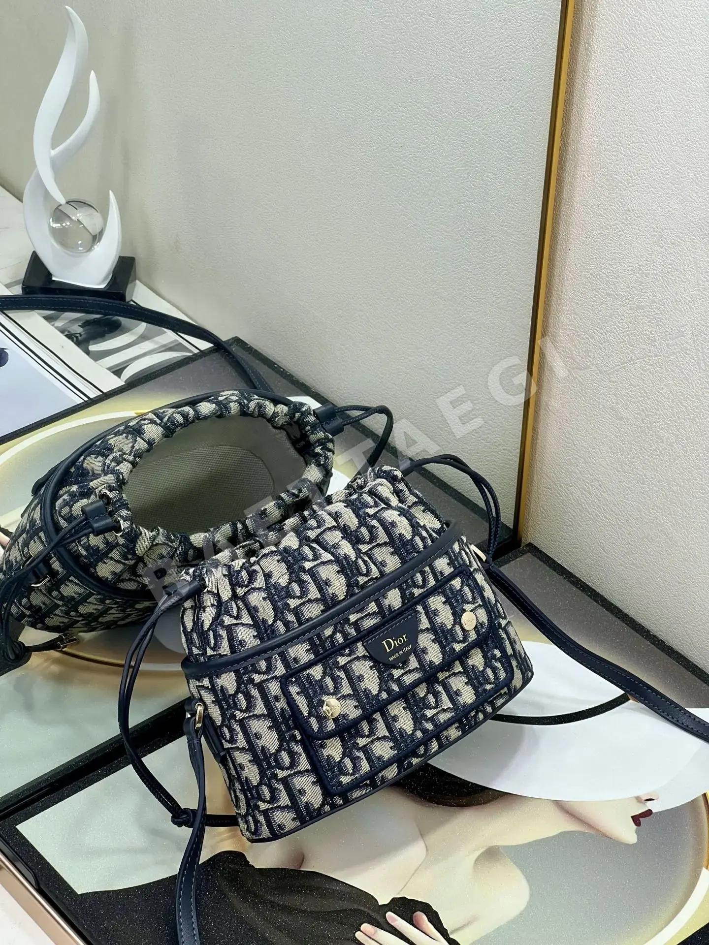 디올 블루 오블리크 미니 버킷 가방 상세 이미지 3