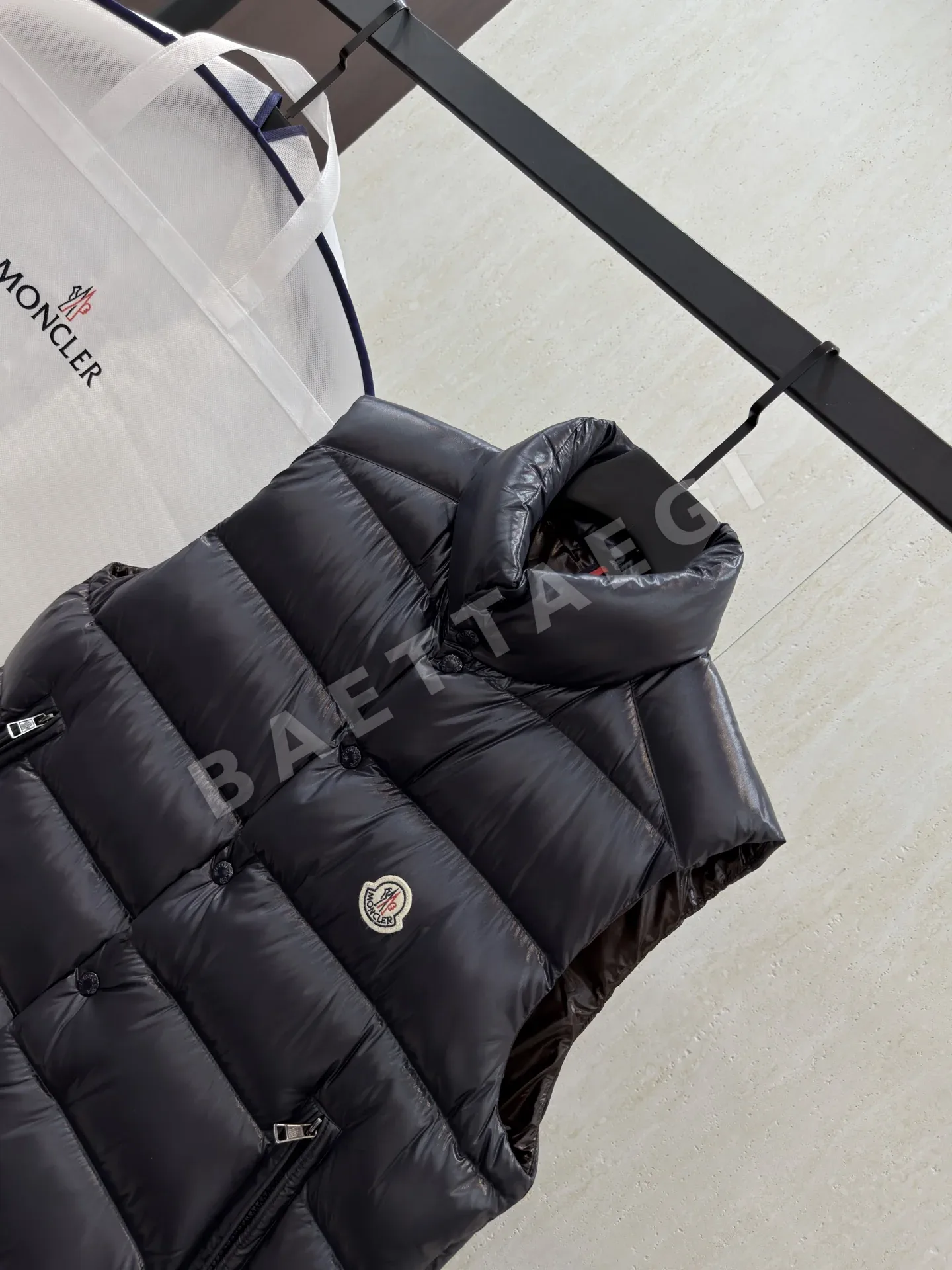 몽클레르 남성 다운 조끼 상세 이미지 5