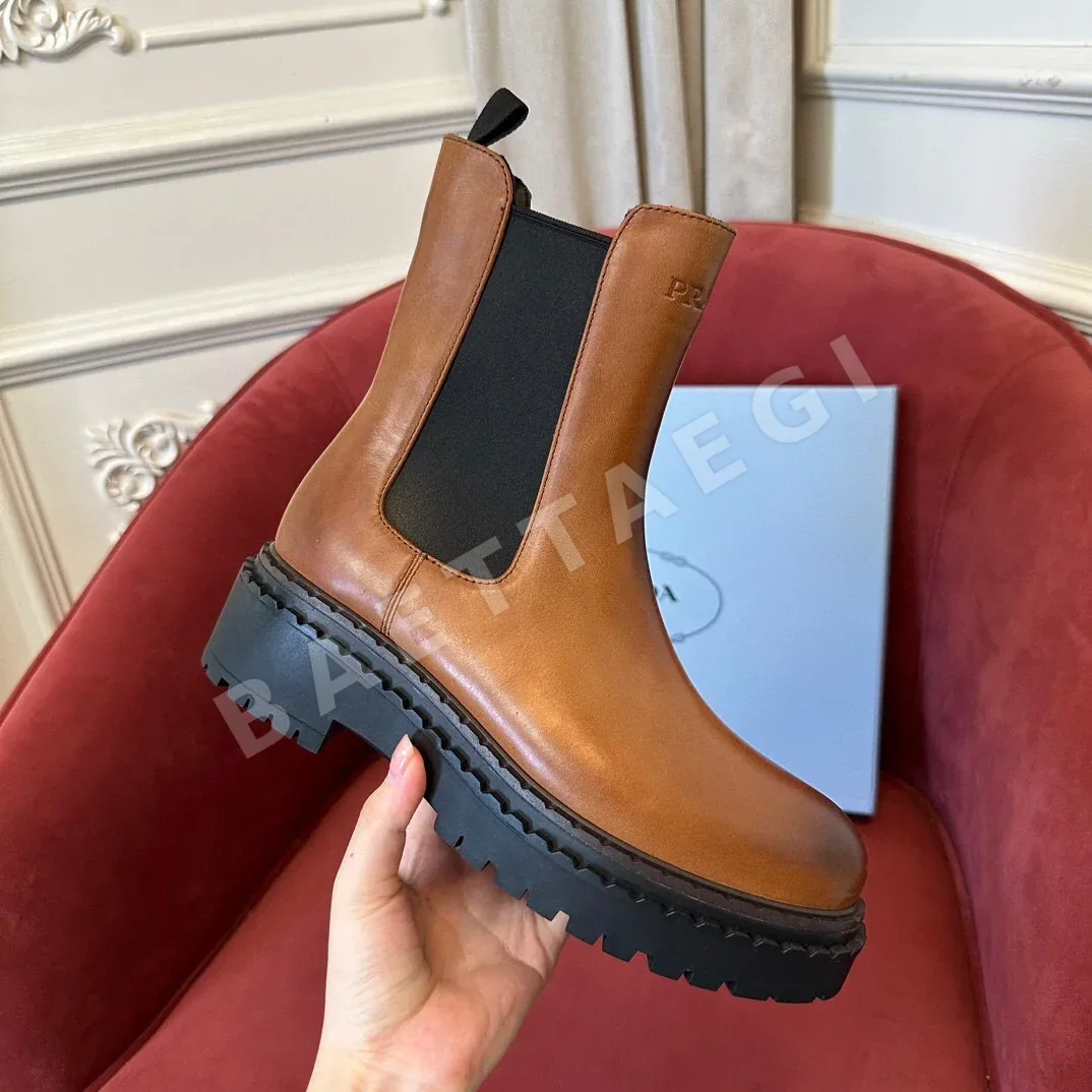 프라다 모노리스 카프스킨 레이스업 로퍼 앵클부츠 상세 이미지 2