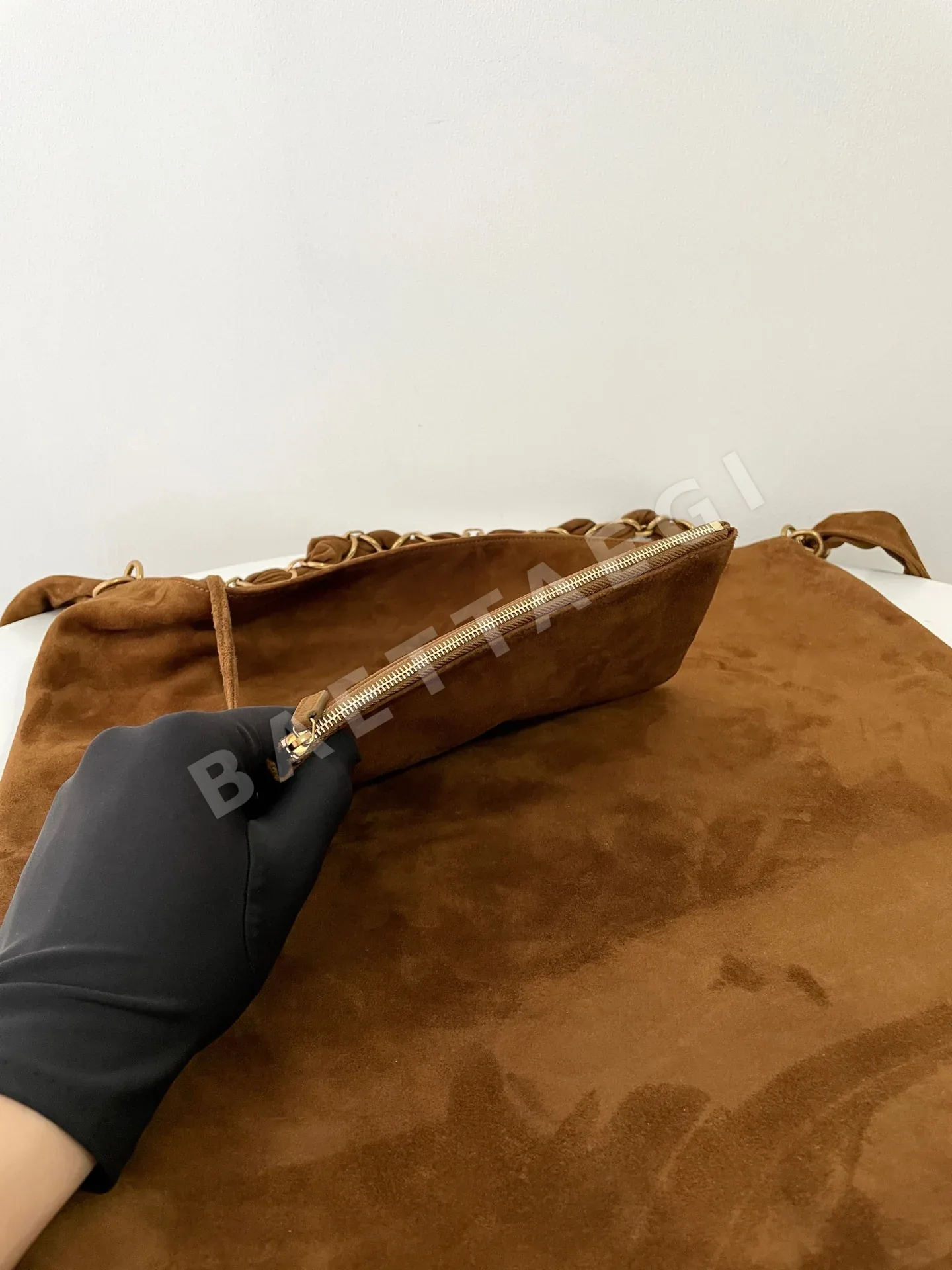 생로랑 카라멜 스웨이드 토트백 상세 이미지 7