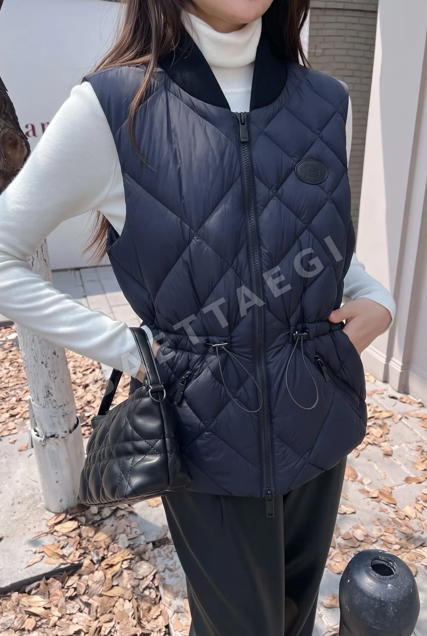 버버리 스탠드 카라 A라인 다운 조끼 155907