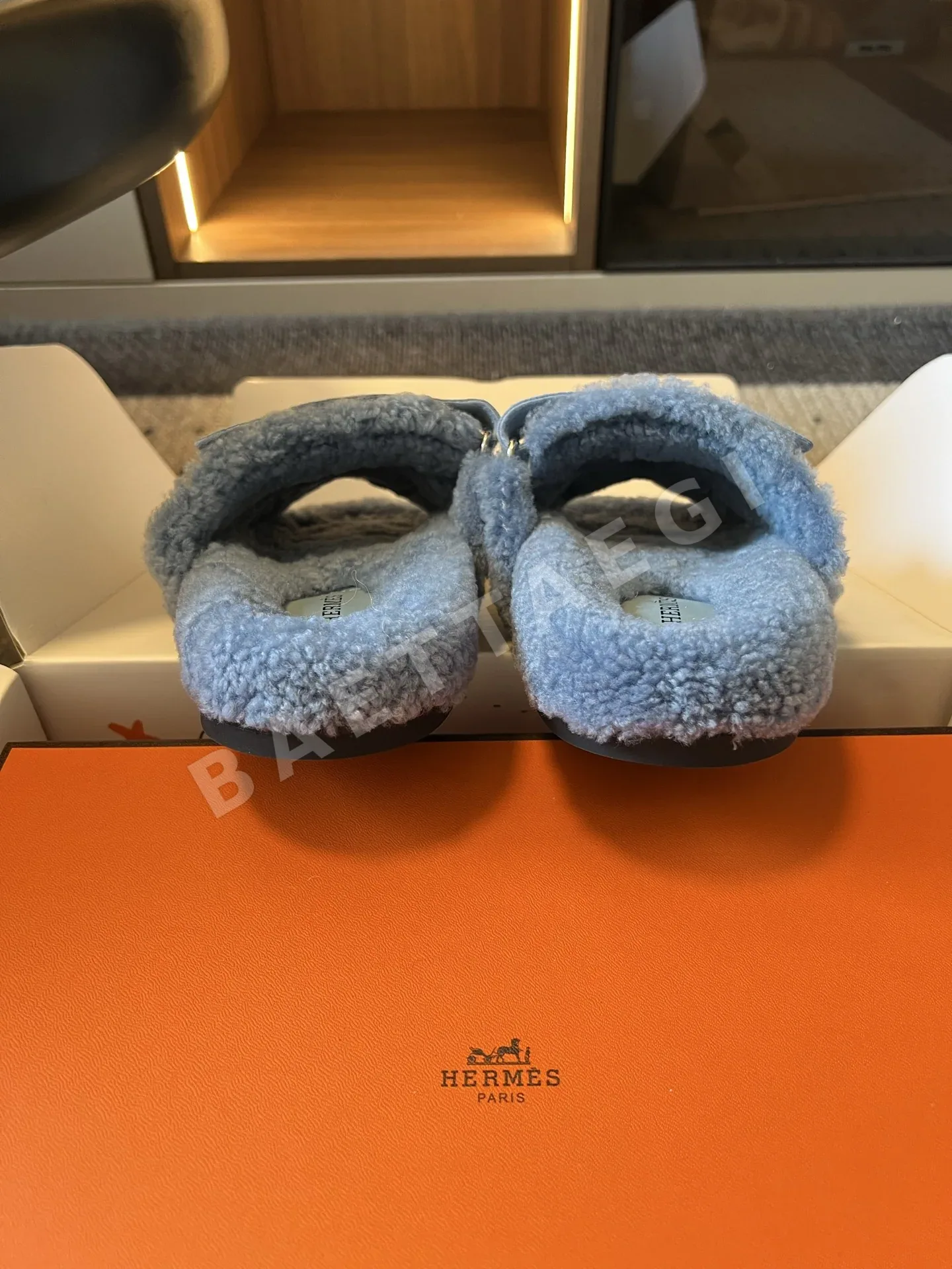 에르메스 파리 슬리퍼 카스터드 소가죽 H 컷아웃 상세 이미지 9