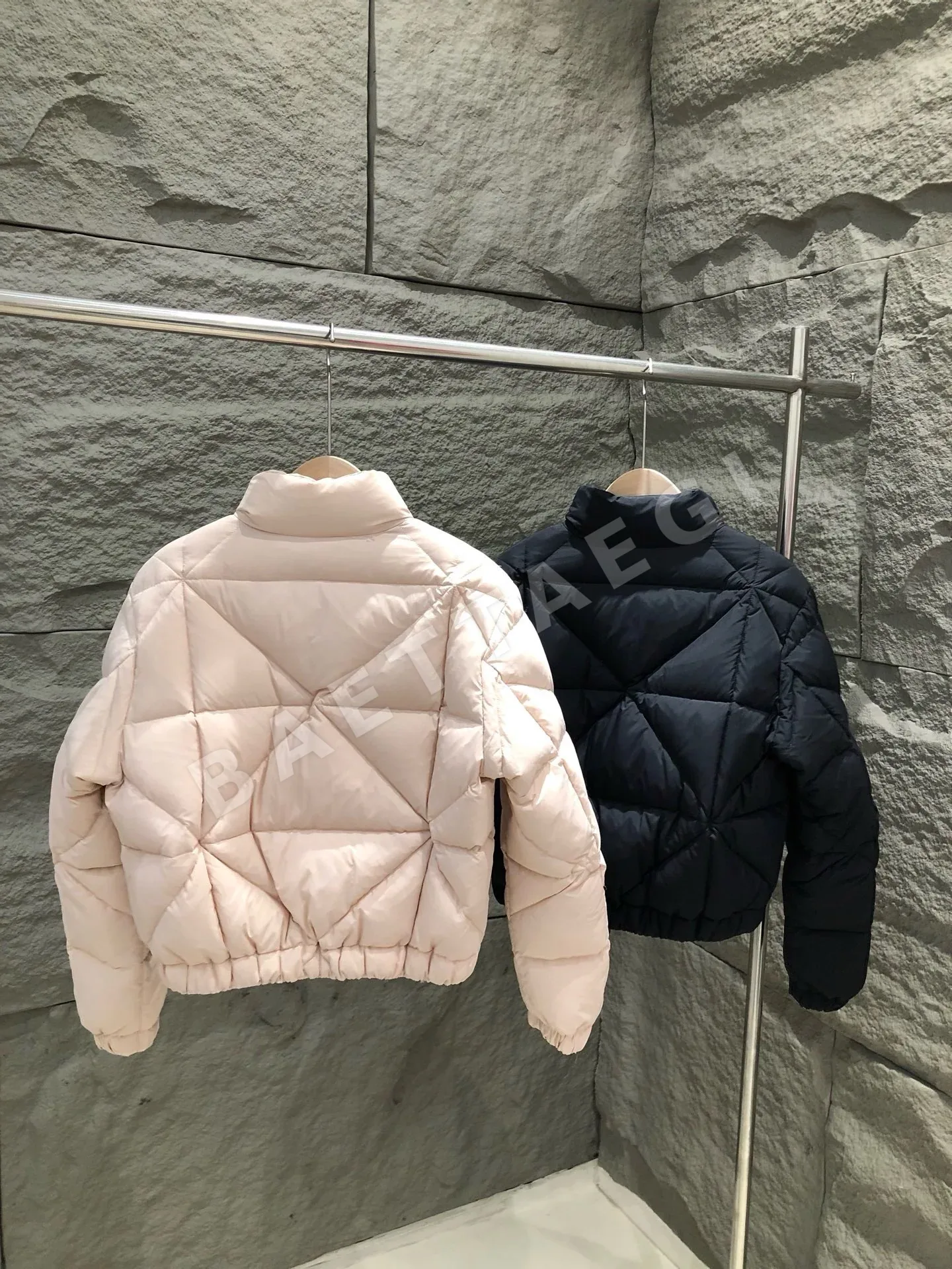 몽클레르 아나피 다이아몬드 퀼팅 여성 패딩 상세 이미지 4