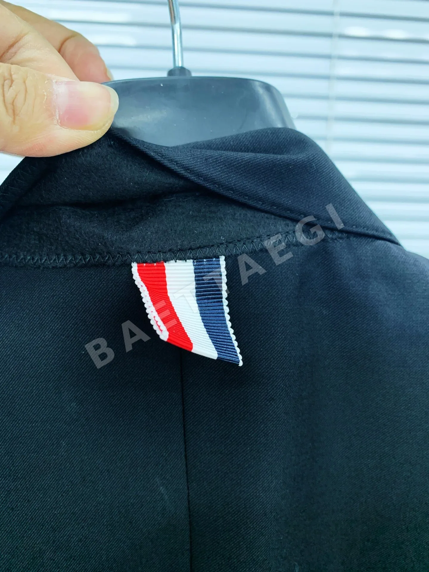 톰브라운 네이비 슬림핏 남성 정장 바지 상세 이미지 4