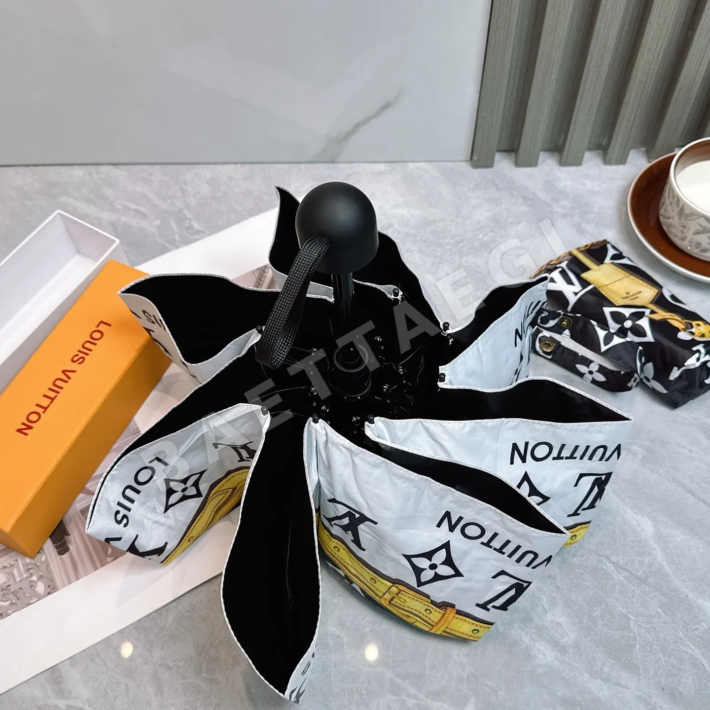 루이비통 뉴모노그램 접이식 우산 상세 이미지 5