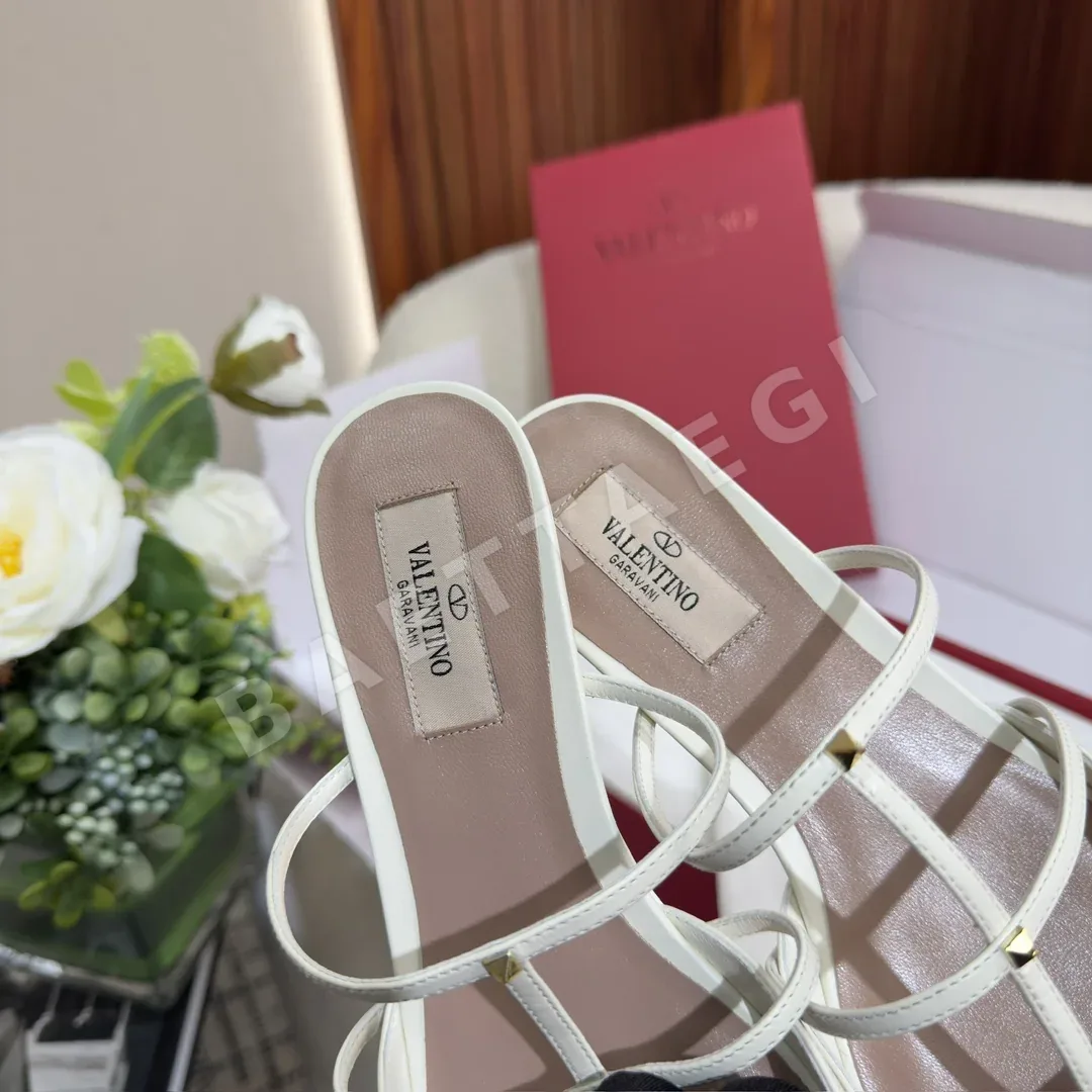 발렌티노 가라바니 락스터드 위스피 마이크로힐 뮬 상세 이미지 8