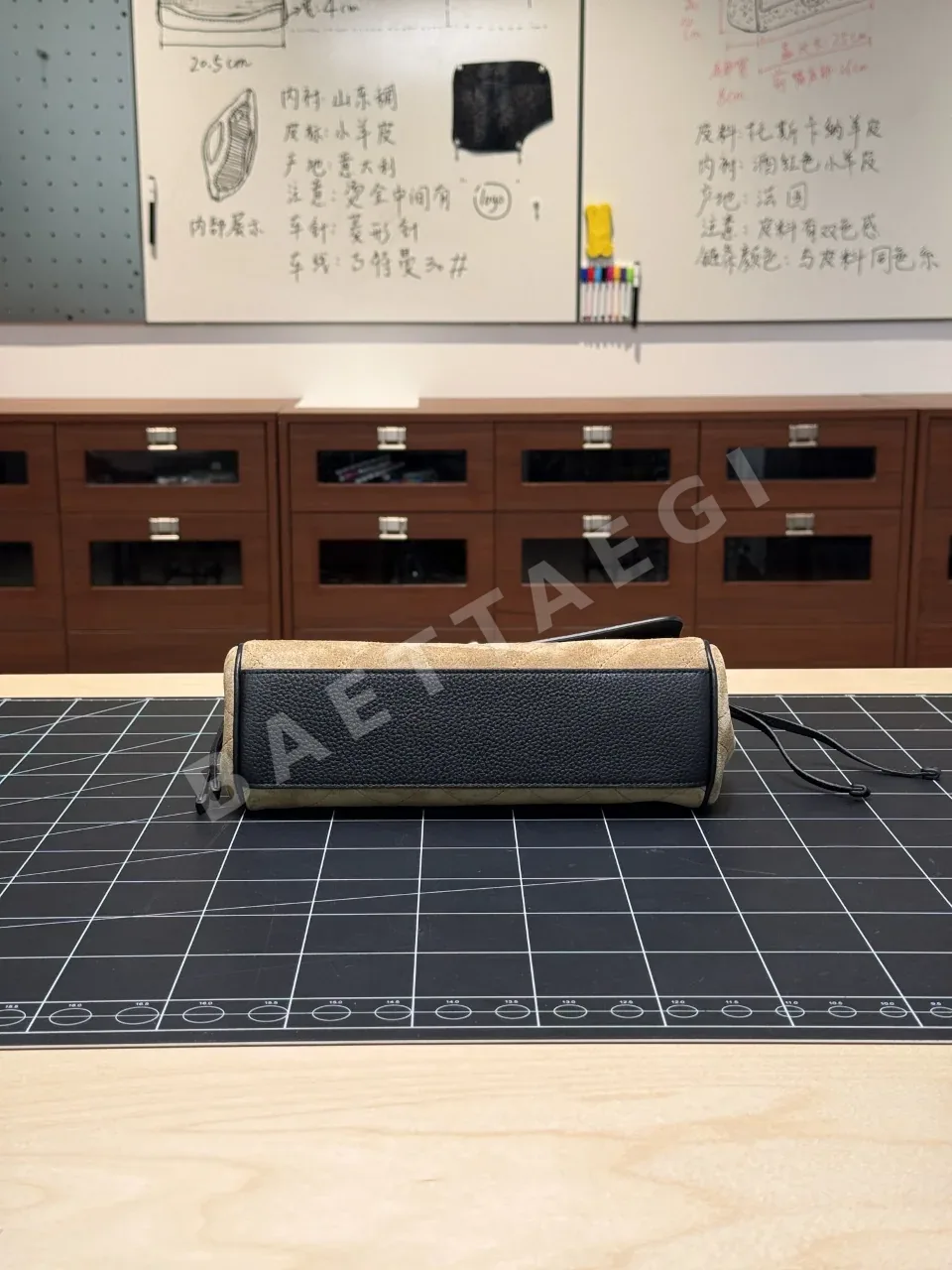 샤넬 26a 체인 바게트 가방 상세 이미지 4
