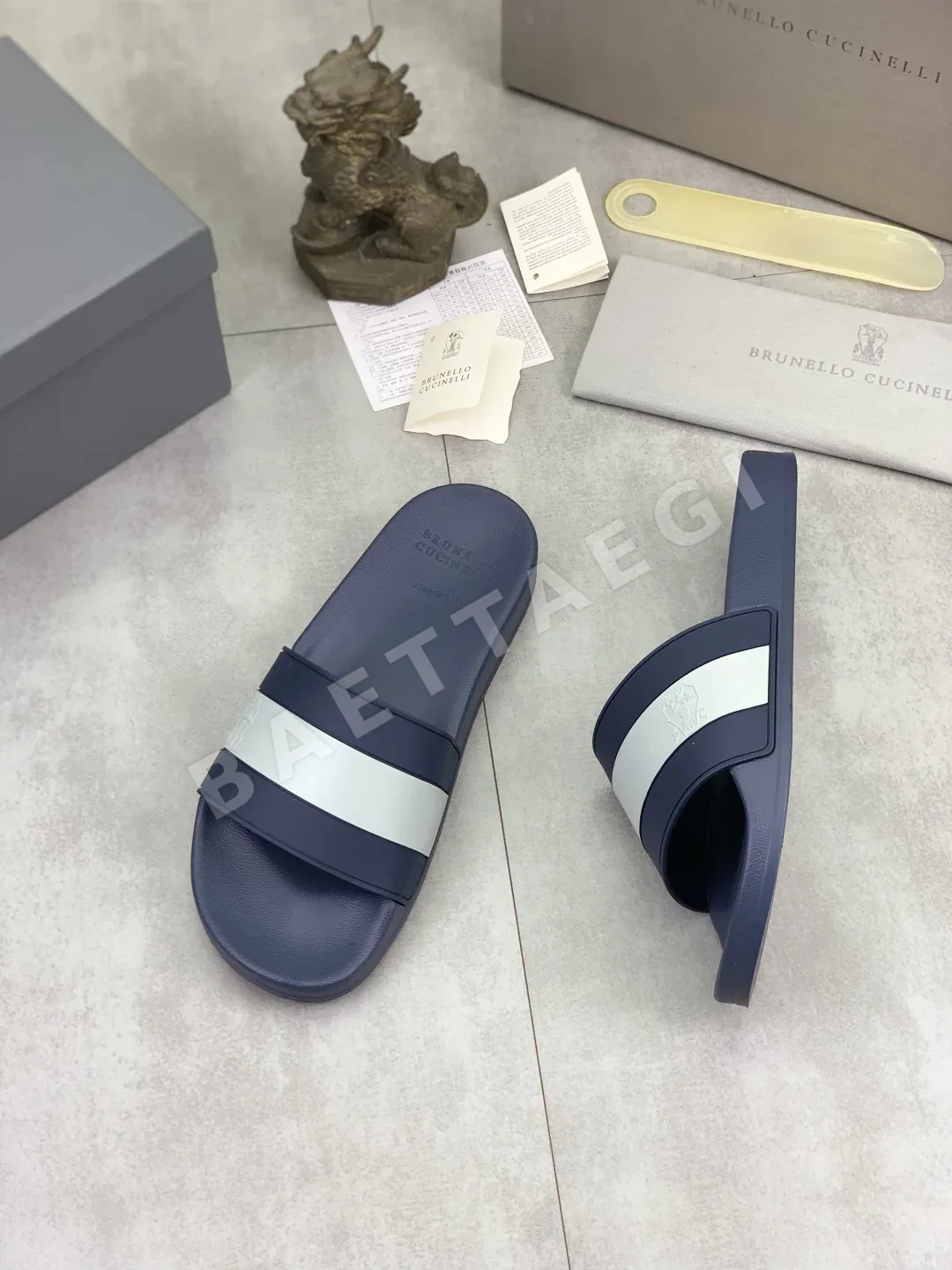 브루넬로쿠치넬리 워시드 스웨이드 캐주얼 슬리퍼 상세 이미지 3