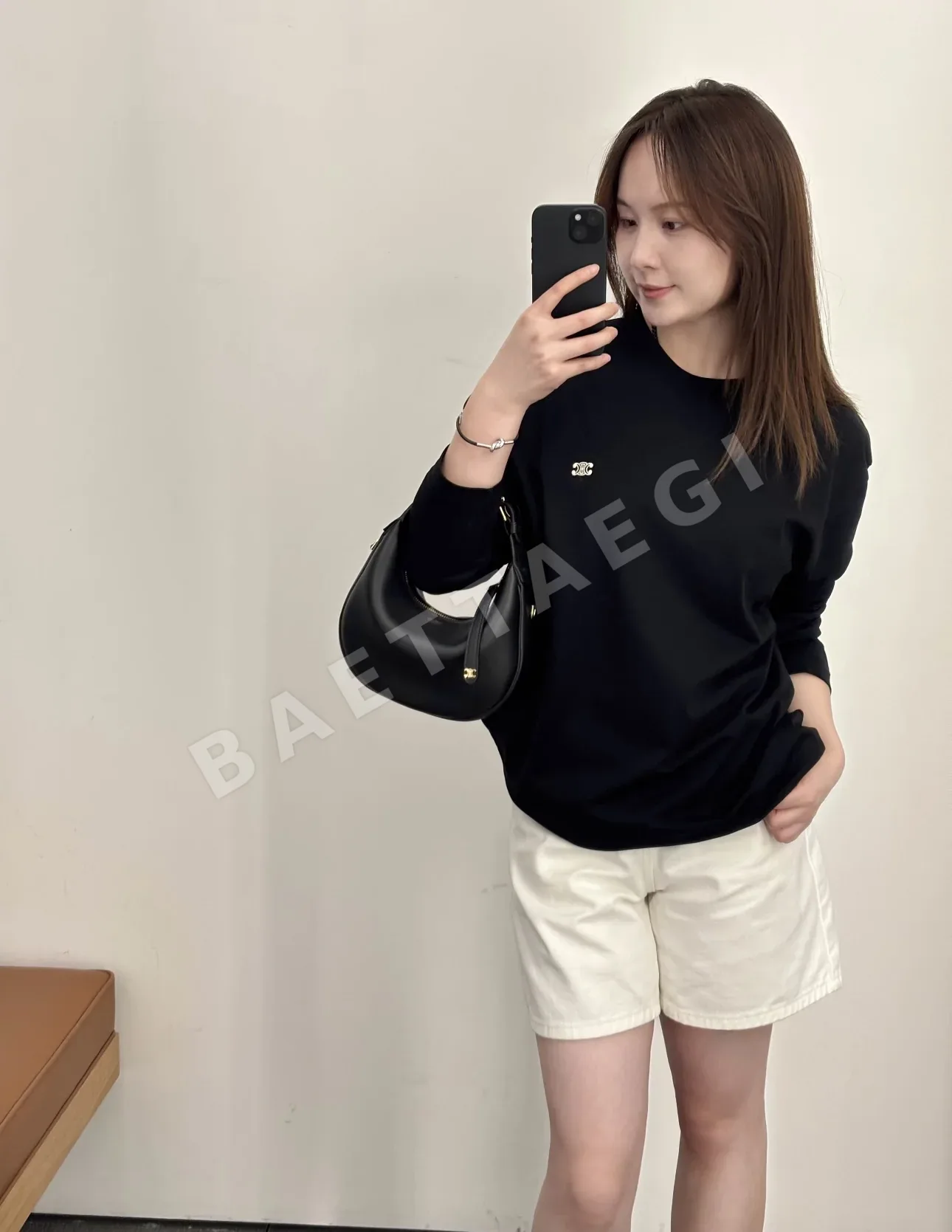 셀린느 개선문 마이크로프린트 자수 긴팔 티셔츠 상세 이미지 18