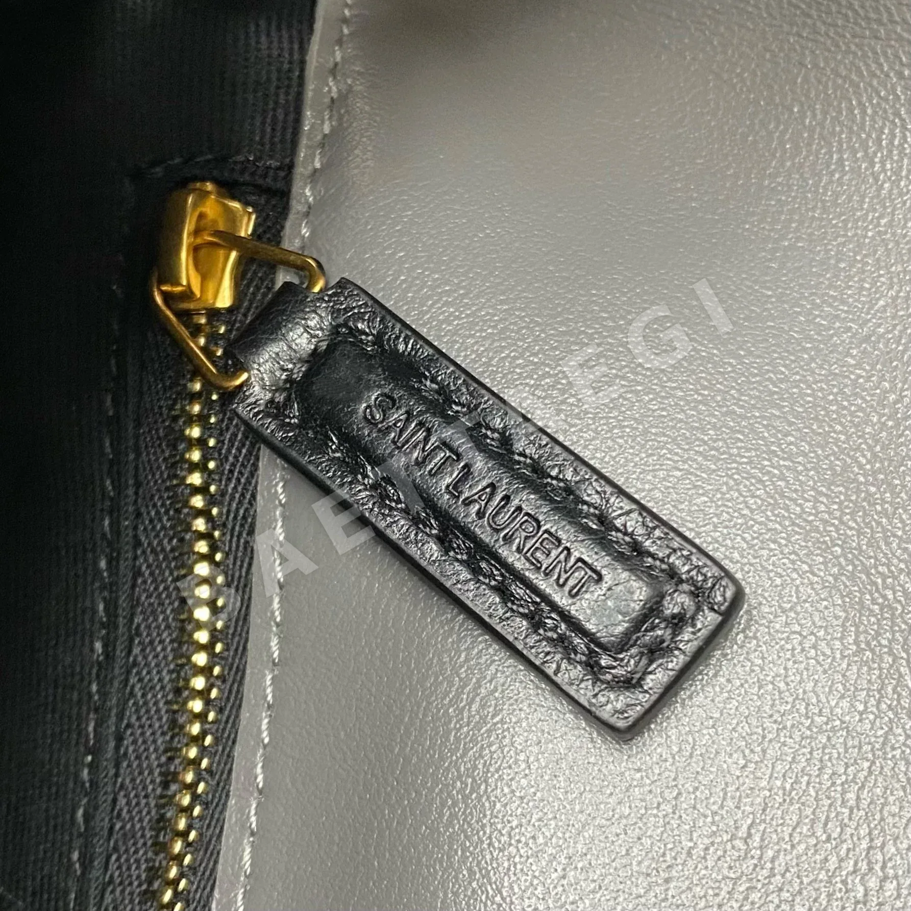 생로랑 루루 패퍼 퀼팅 램스킨 숄더백 상세 이미지 8