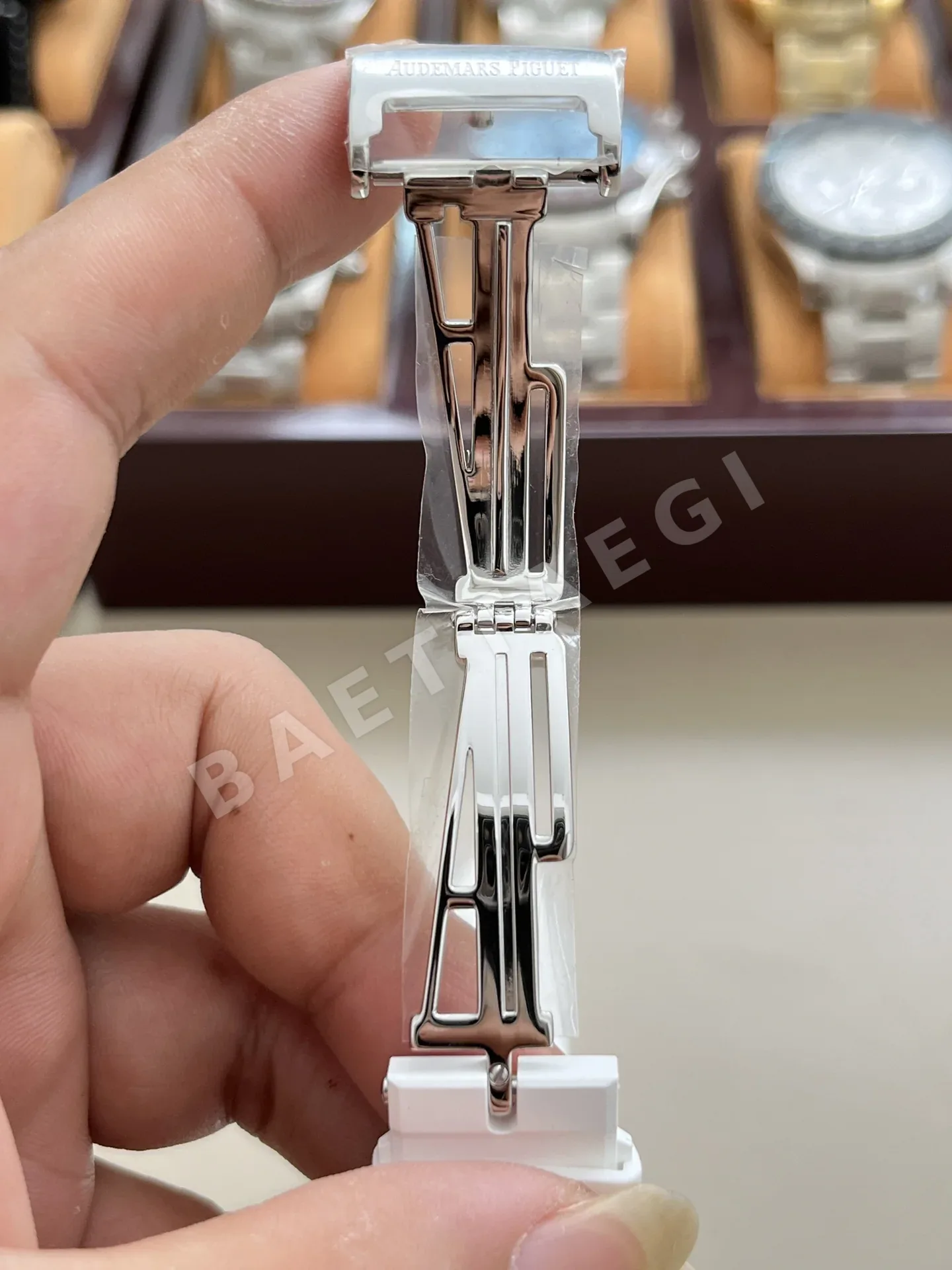 오데마피게 로얄 오크 오프쇼어 크로노그래프 시계 상세 이미지 8