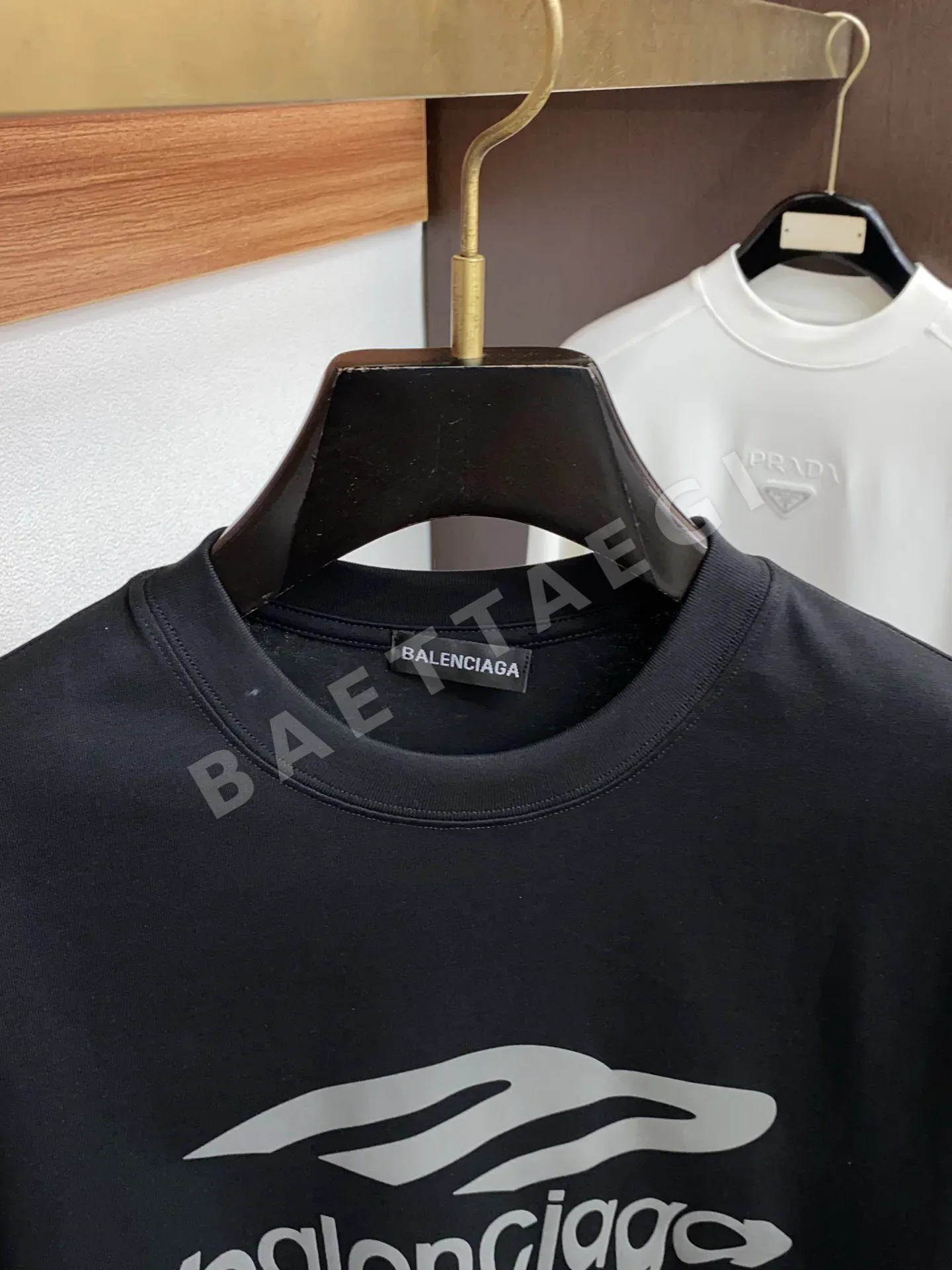 발렌시아가 크루넥 화이트 남성 반팔 티셔츠 상세 이미지 3