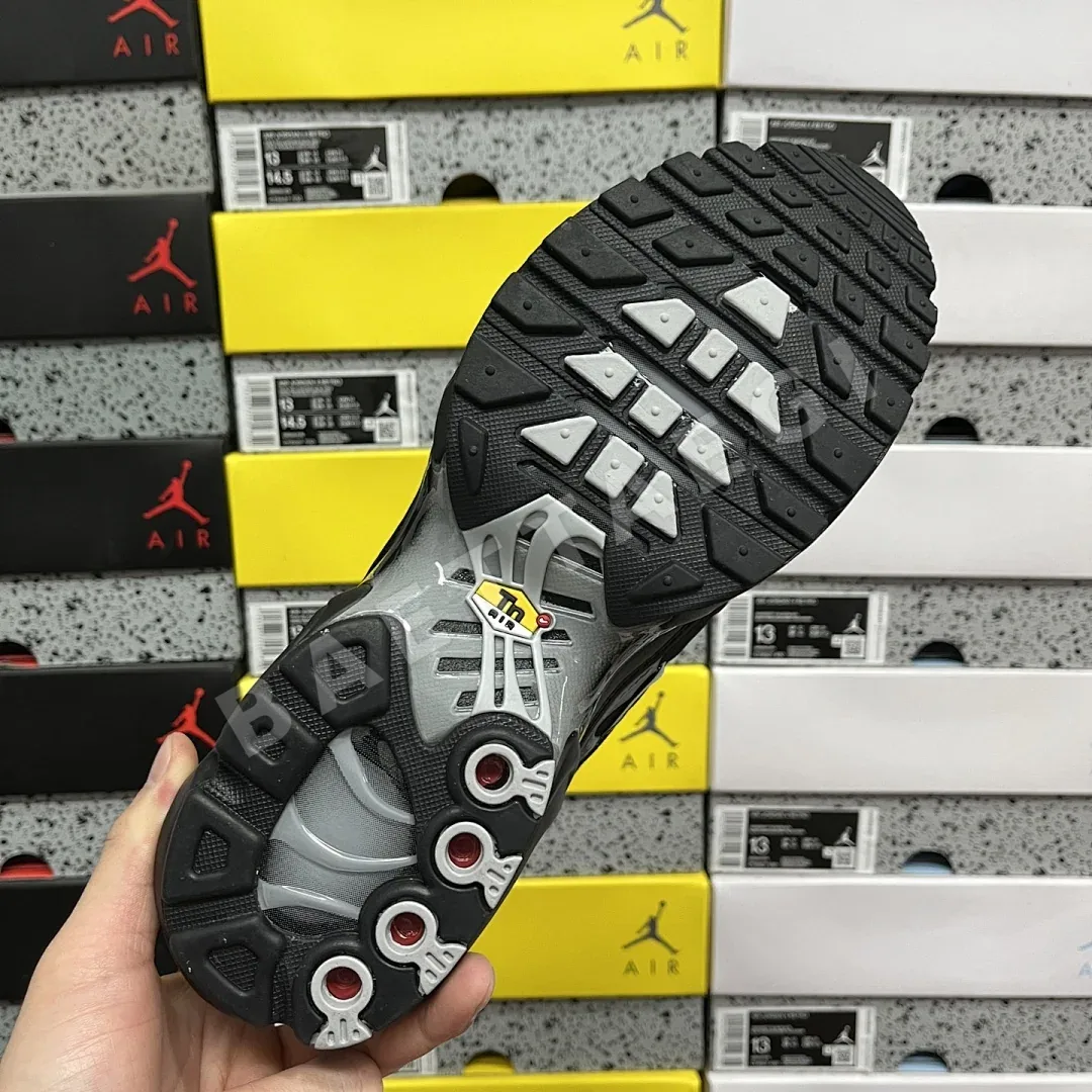 나이키 [DF] 에어 맥스 플러스 FJ4224-001 201067 Nike Air Max Plus Multi Swoosh Black 상세 이미지 3