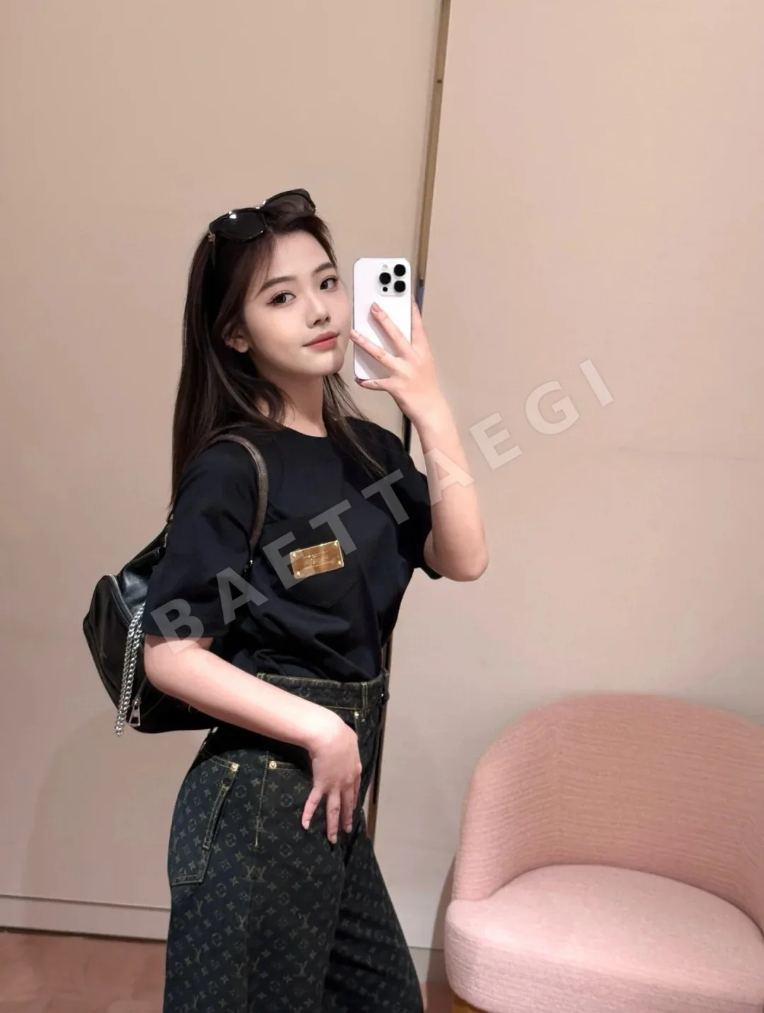 루이비통 데님 패치워크 메탈 포켓 크루넥 반팔 티셔츠 상세 이미지 3