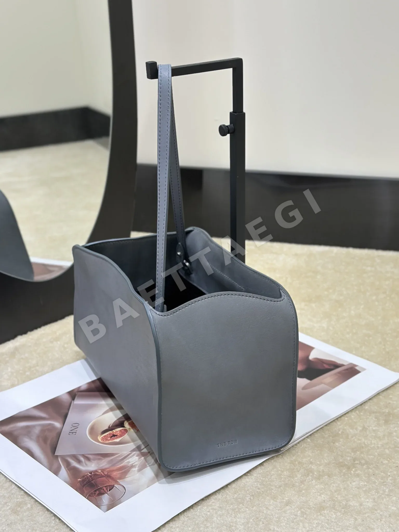 더로우 가방 상세 이미지 3