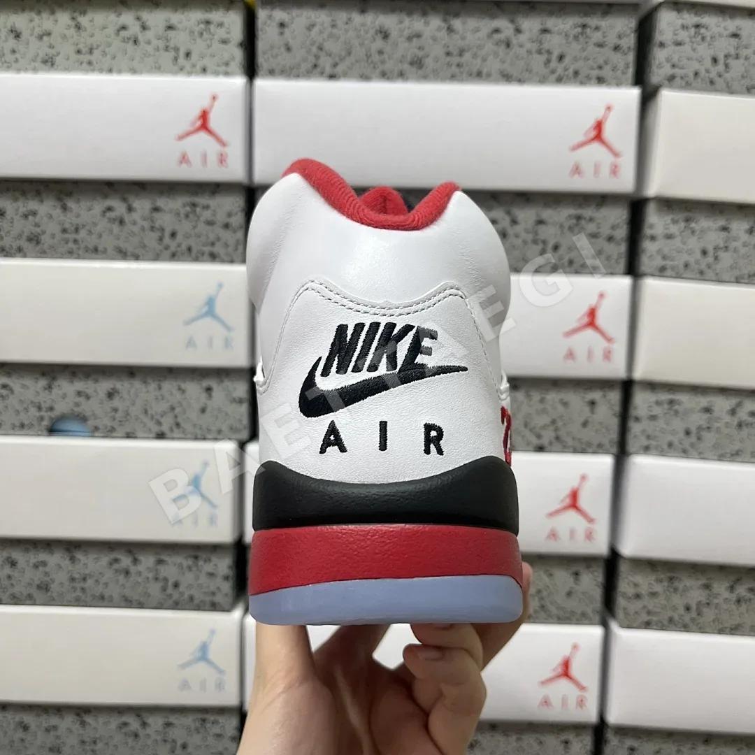 나이키 [GX] 조던 5 레트로 HQ7978-101 201351 Nike Jordan 5 Retro Fire Red Black Tongue 상세 이미지 4