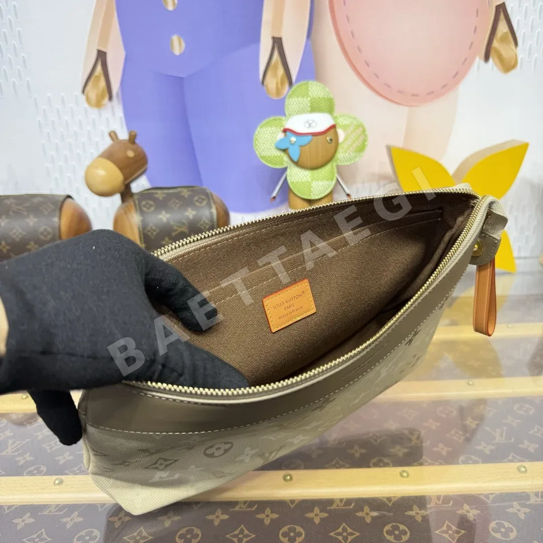 루이비통 포쉐트 보야주 수플 클러치 가방 M26970 상세 이미지 9