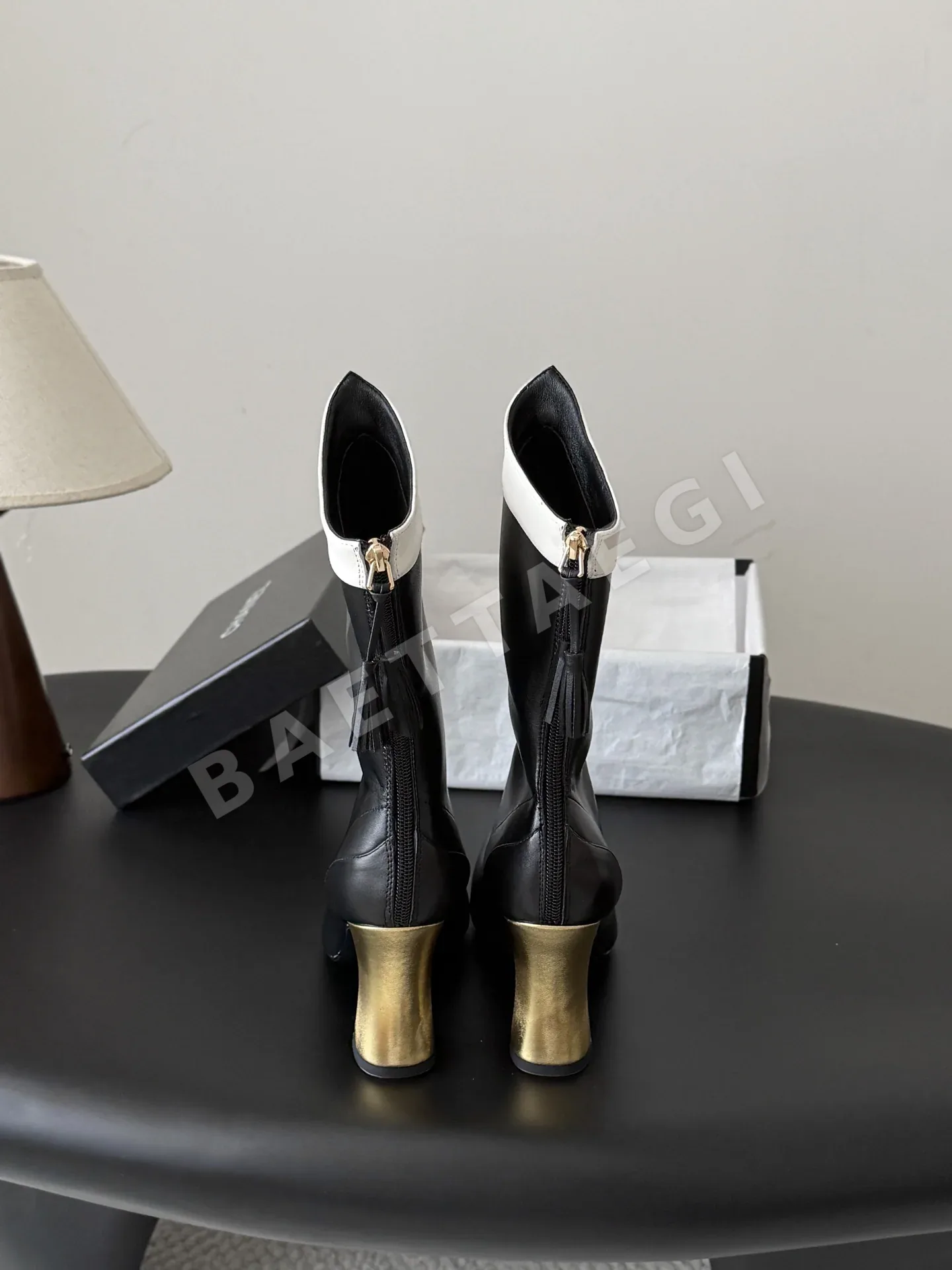 샤넬 메티에르다르 더블 C 부츠 상세 이미지 3