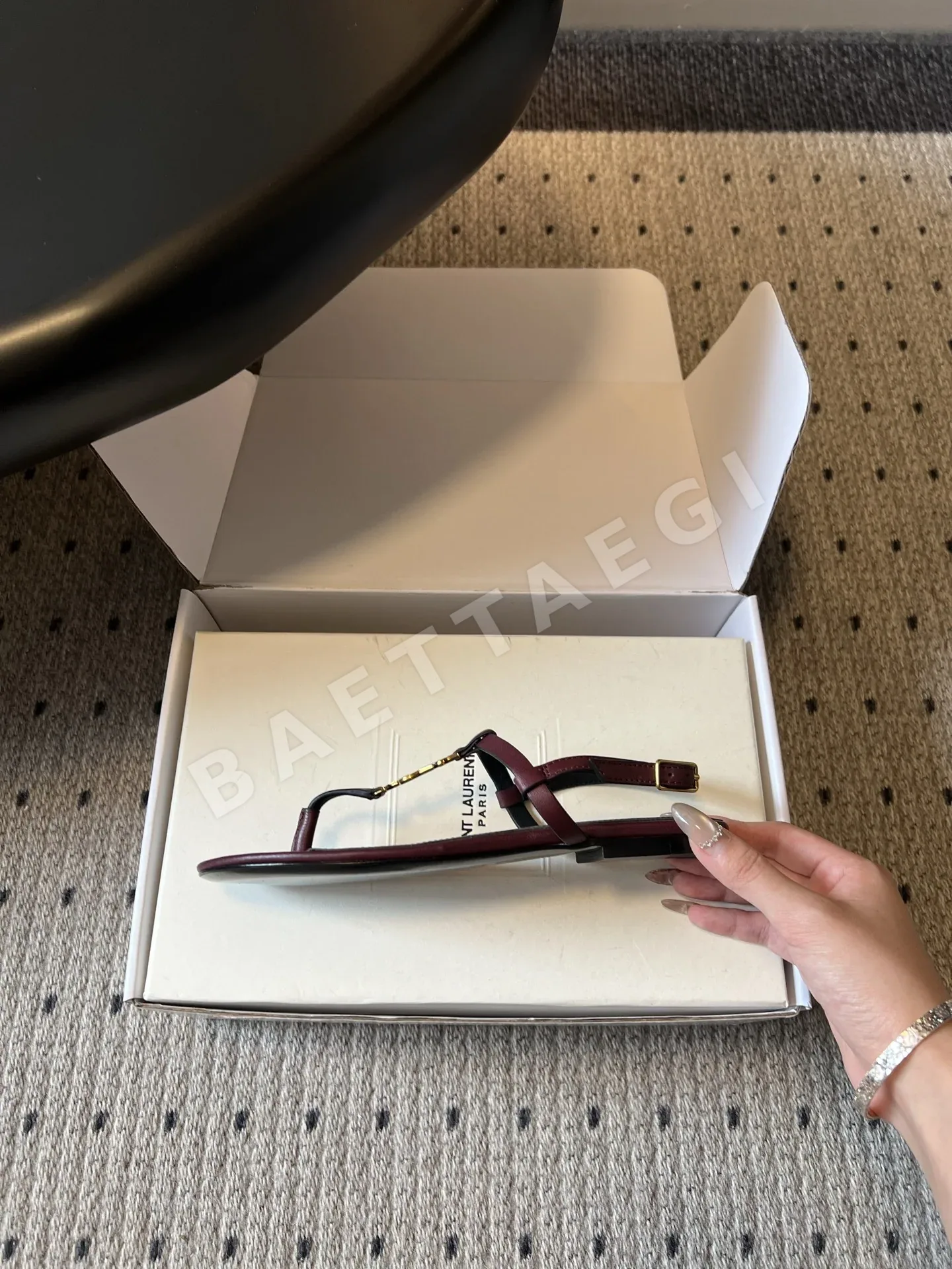 생로랑 YSL 버클 플립플랍 샌들 상세 이미지 5