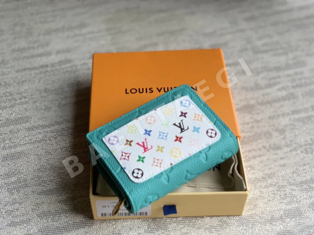 루이비통 LV × TM 클레어 모노그램 지갑 상세 이미지 2