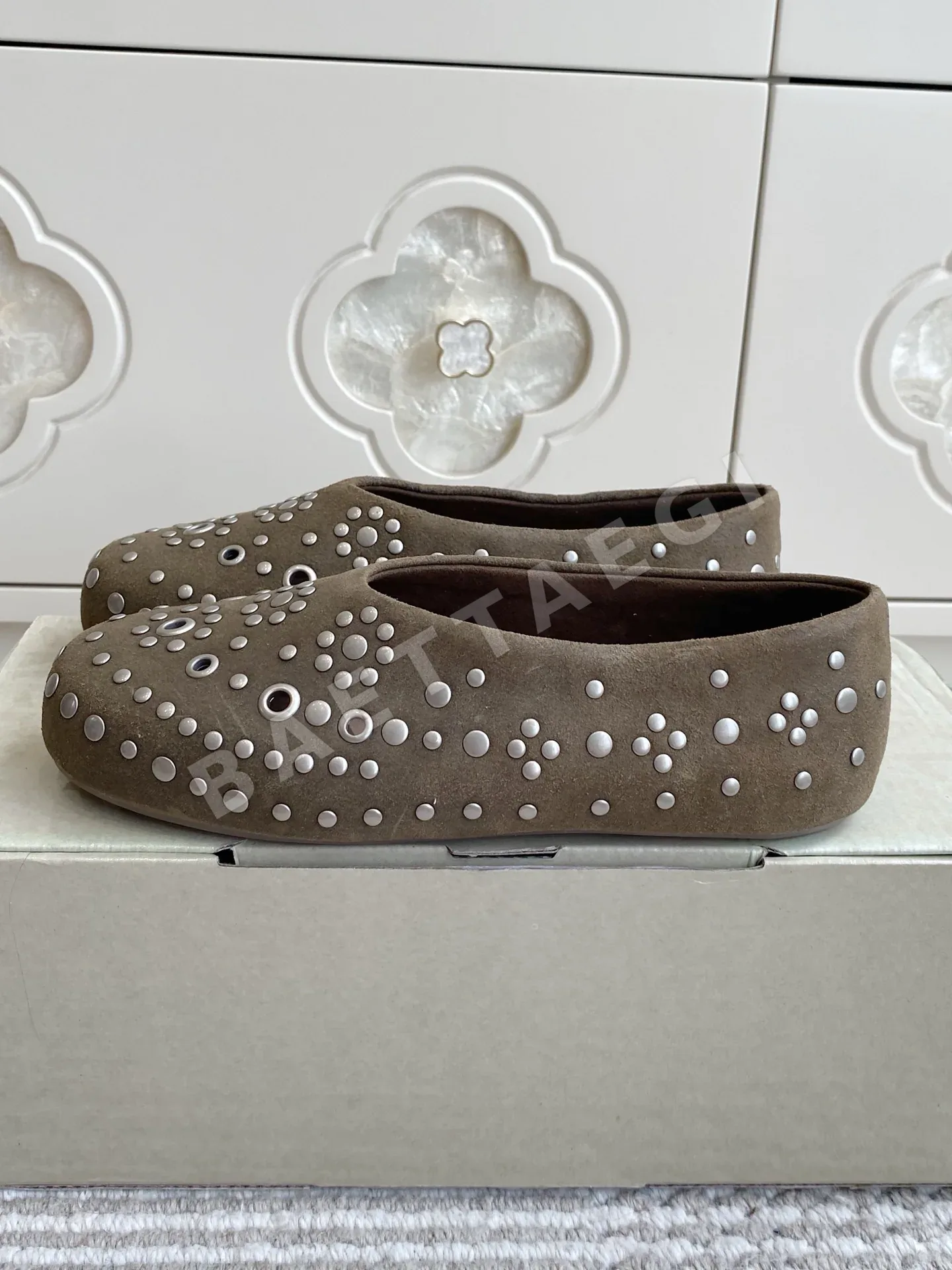 골든구스 티에라 레트로 스웨이드 슬립온 플랫슈즈 상세 이미지 2