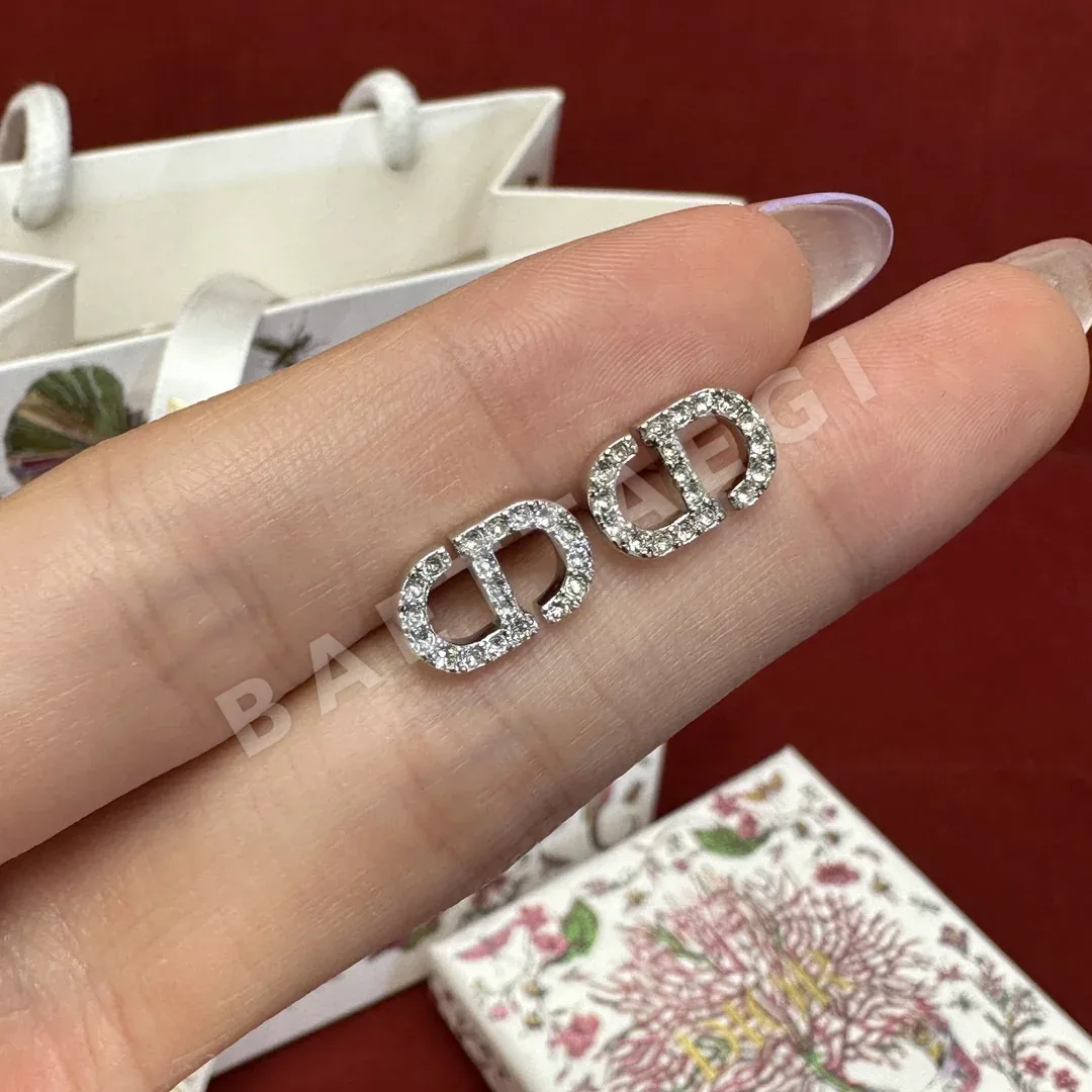 디올 미니 CD 로고 스와로브스키 크리스털 귀걸이 상세 이미지 3