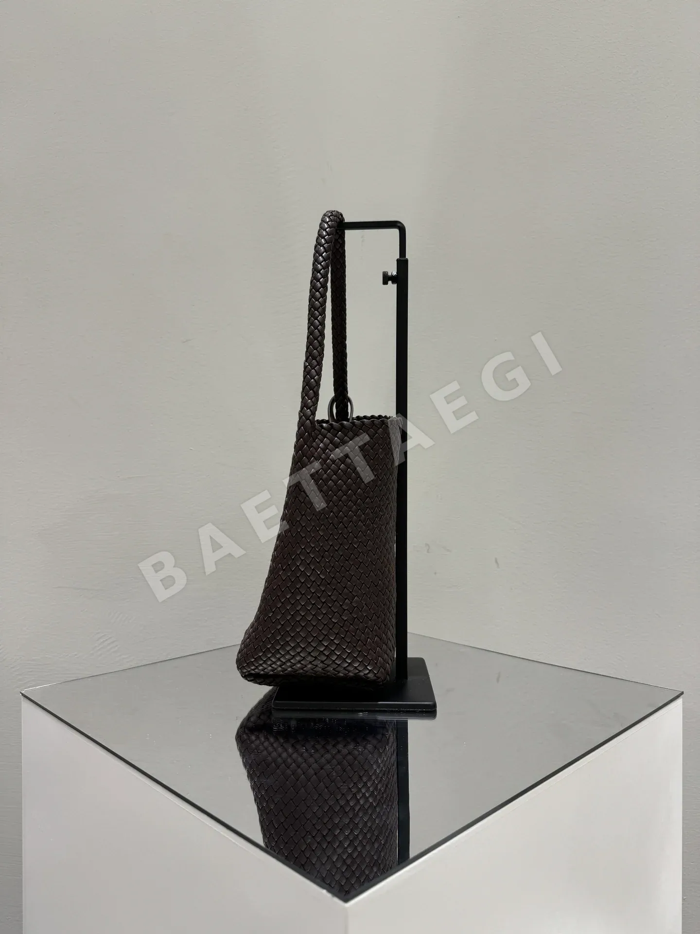 더로우 가방 상세 이미지 2