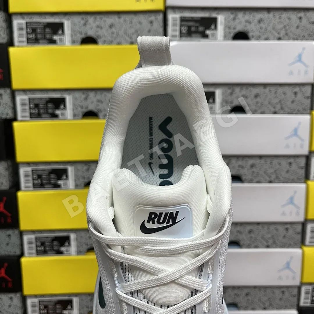나이키 줌 보메로 18 HM6804-103 201102 Nike Zoom Vomero 18 상세 이미지 3