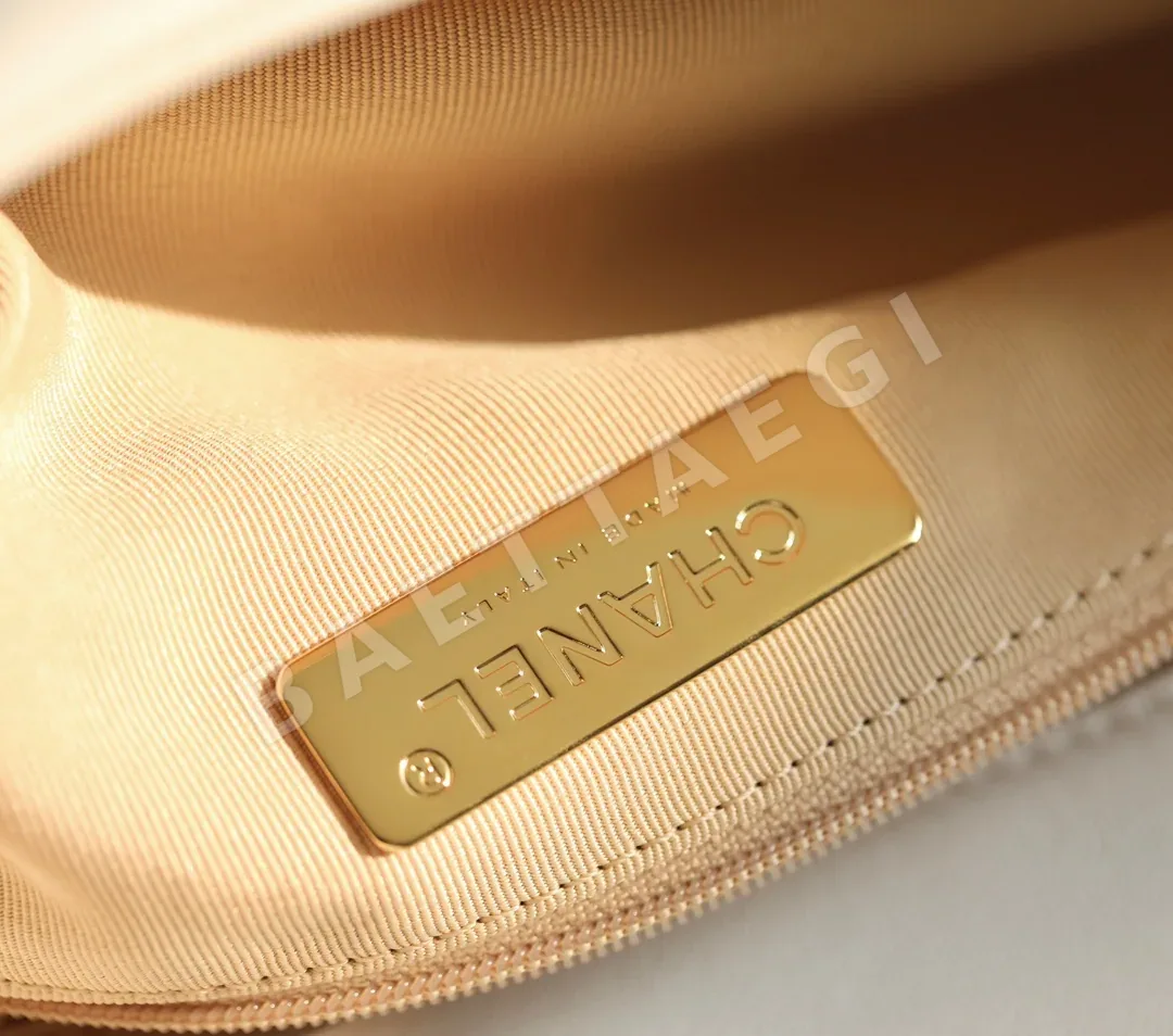 샤넬 화이트 램스킨 스몰 가방 상세 이미지 8