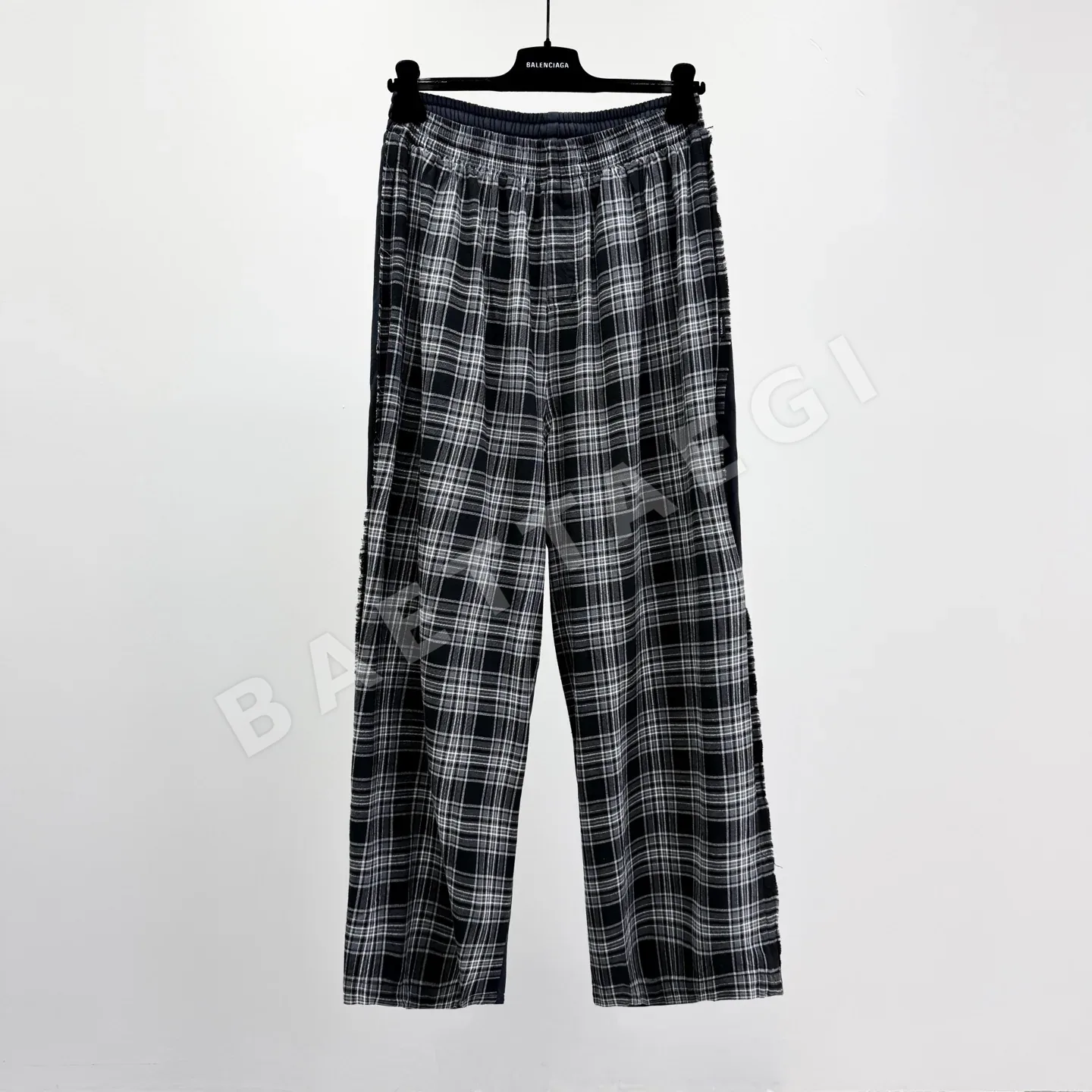 발렌시아가 그레이 체크 루즈핏 남성 바지 상세 이미지 1