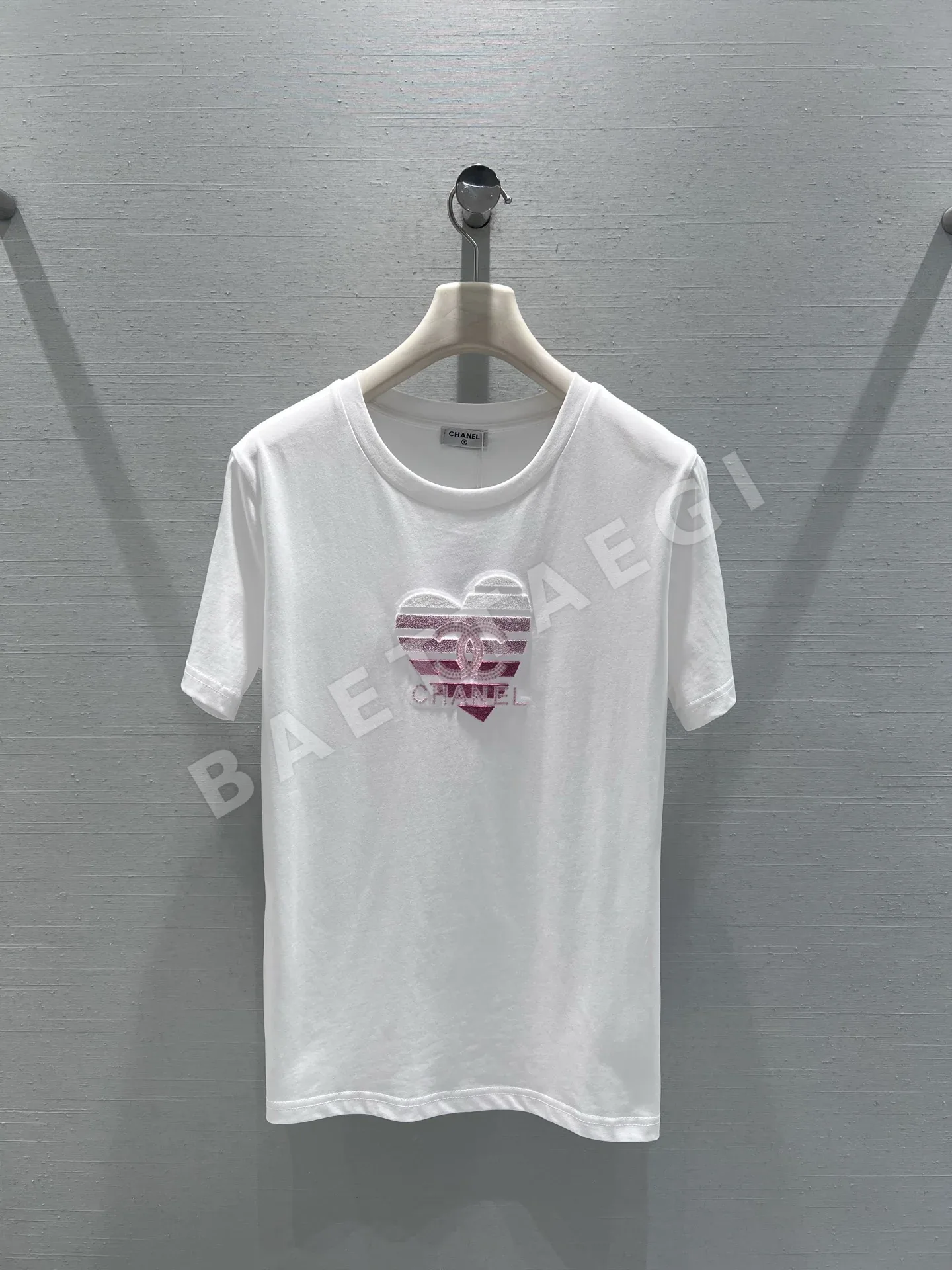 샤넬 핑크 라인스톤 하트 반팔 티셔츠