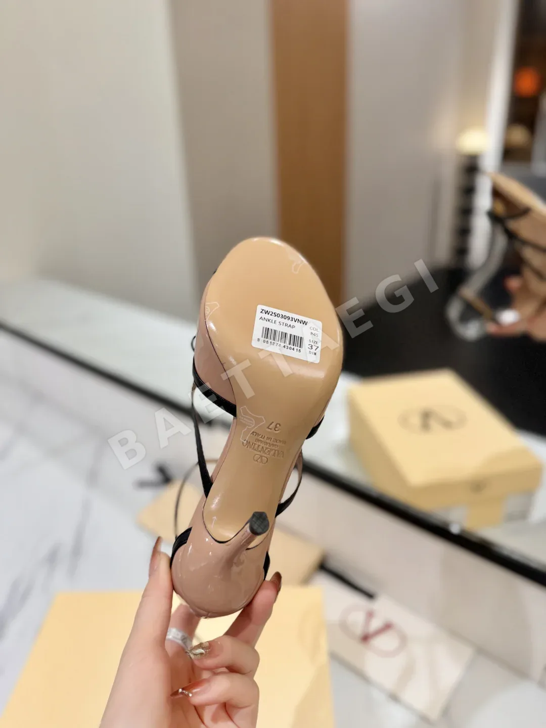 발렌티노 구리색 V 버클 오픈 힐 샌들 상세 이미지 9