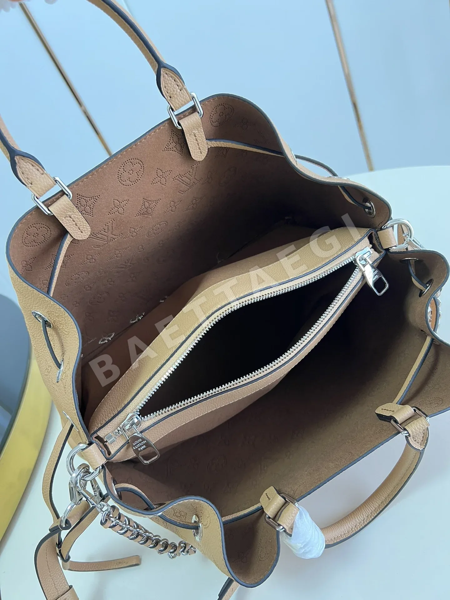 루이비통 브라운 펀칭 송아지가죽 토트백 M59200 상세 이미지 7