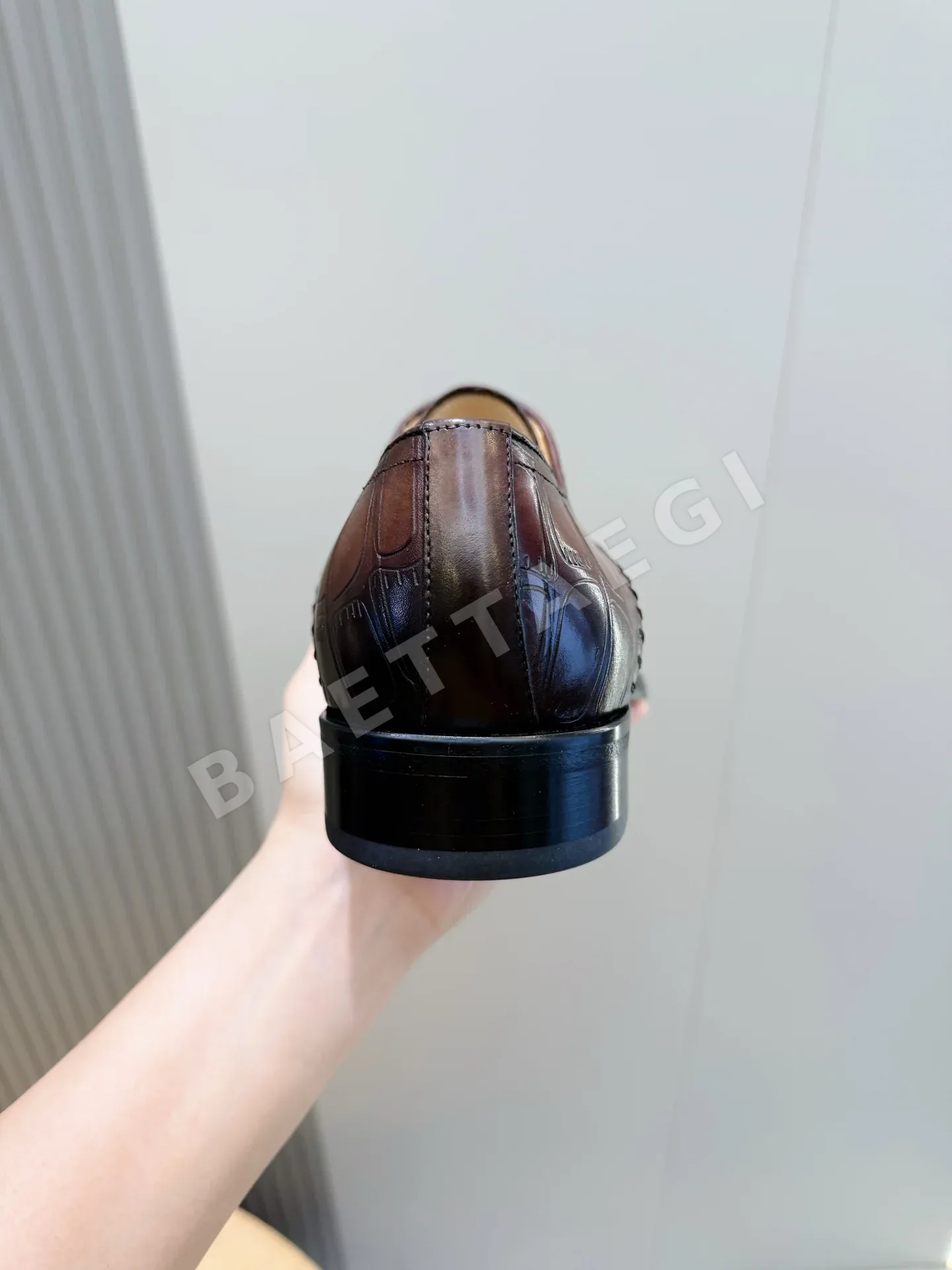 벨루티 로퍼 가죽 상세 이미지 6