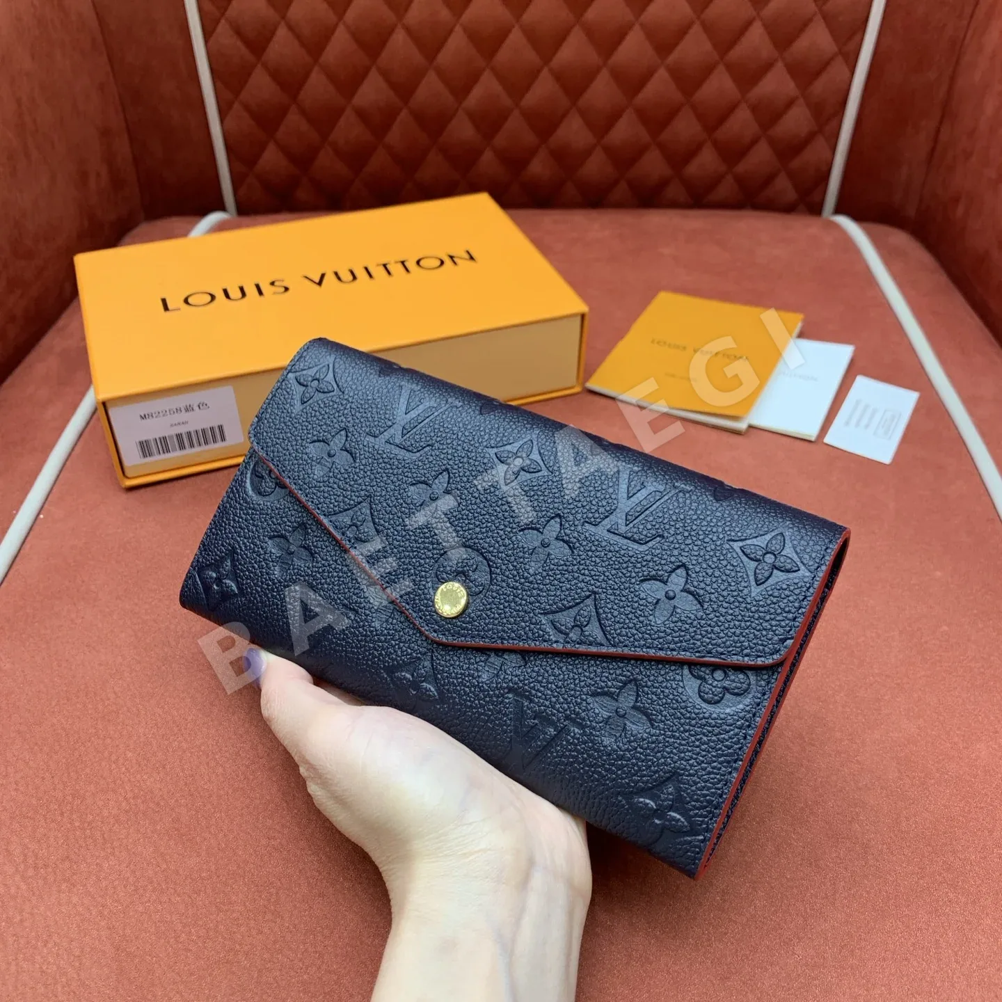 루이비통 네이비 블루 사파이어 소가죽 장지갑 M82258