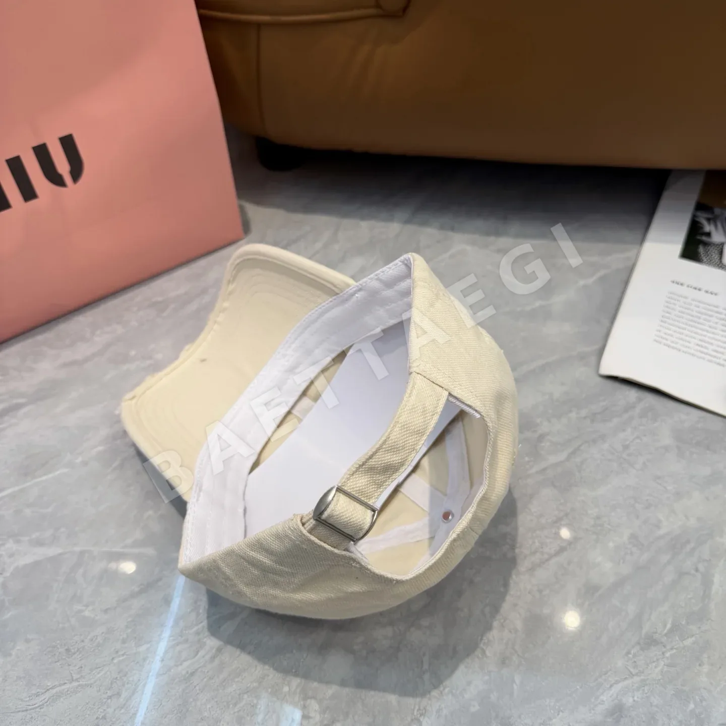 미우미우 찢어진 디자인 베이스볼 캡 상세 이미지 3