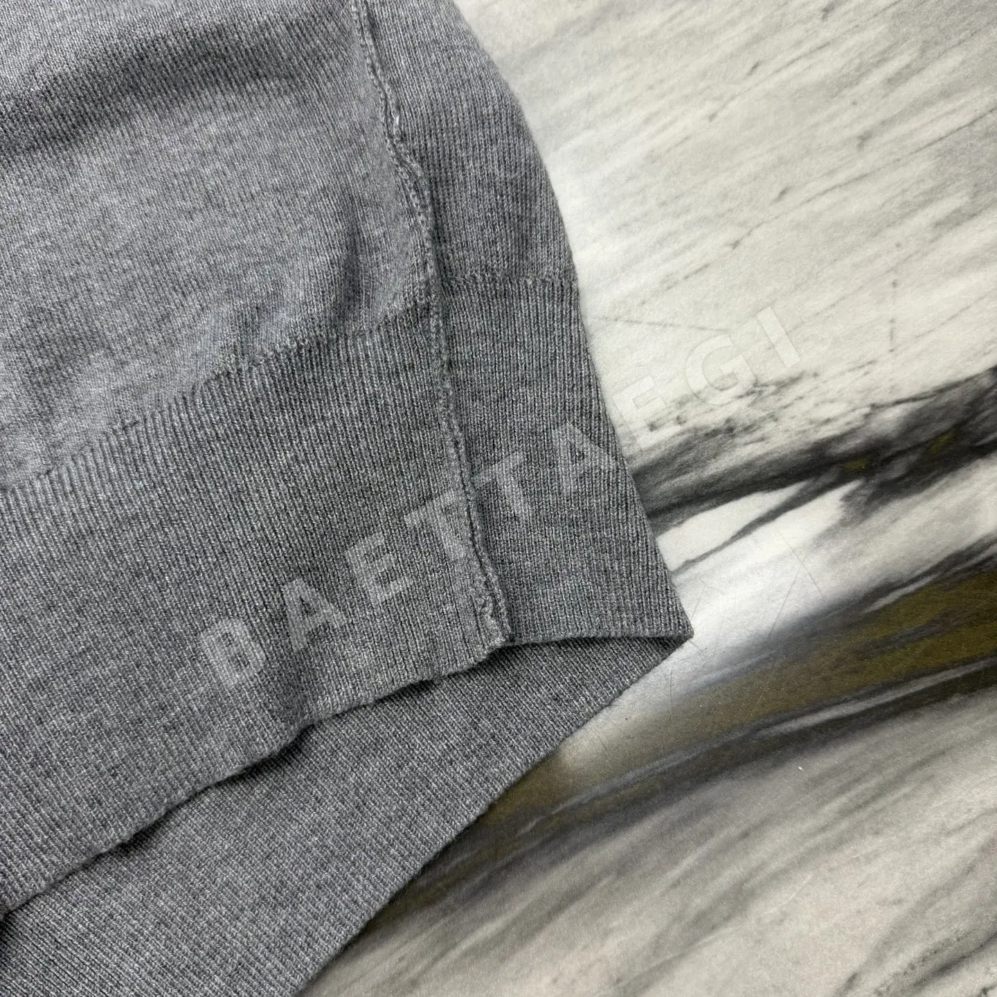 버버리 로고 자수 카시미야 남성 반팔 스웨터 상세 이미지 8