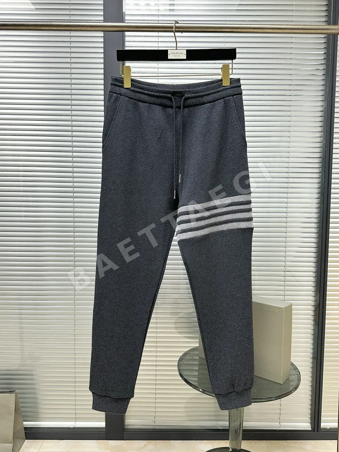 톰브라운 면 와플 남성 바지 상세 이미지 2