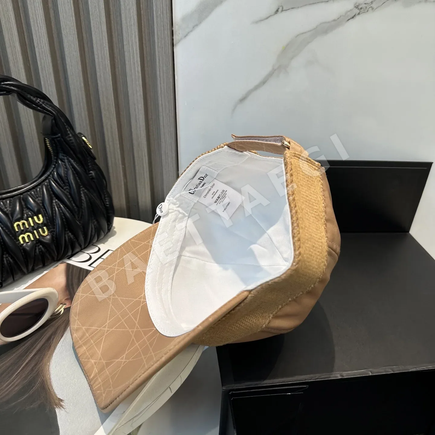 디올 로고 짜임 야구모자 상세 이미지 4