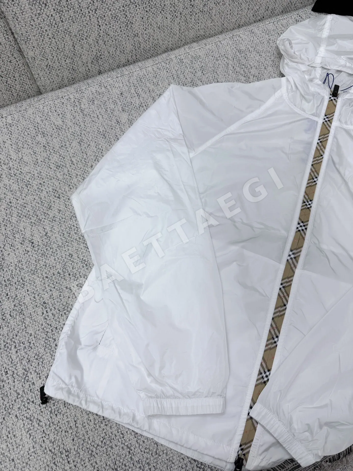 버버리 나일론 후드 자켓 상세 이미지 6
