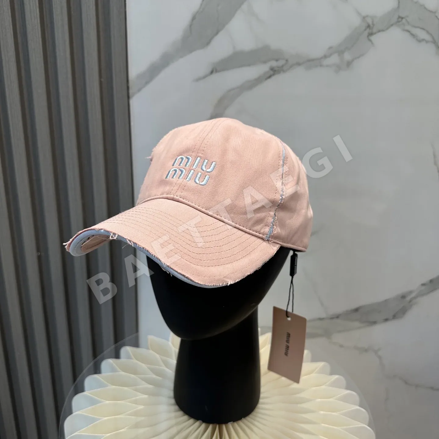 미우미우 자수 베이스볼 모자 118526