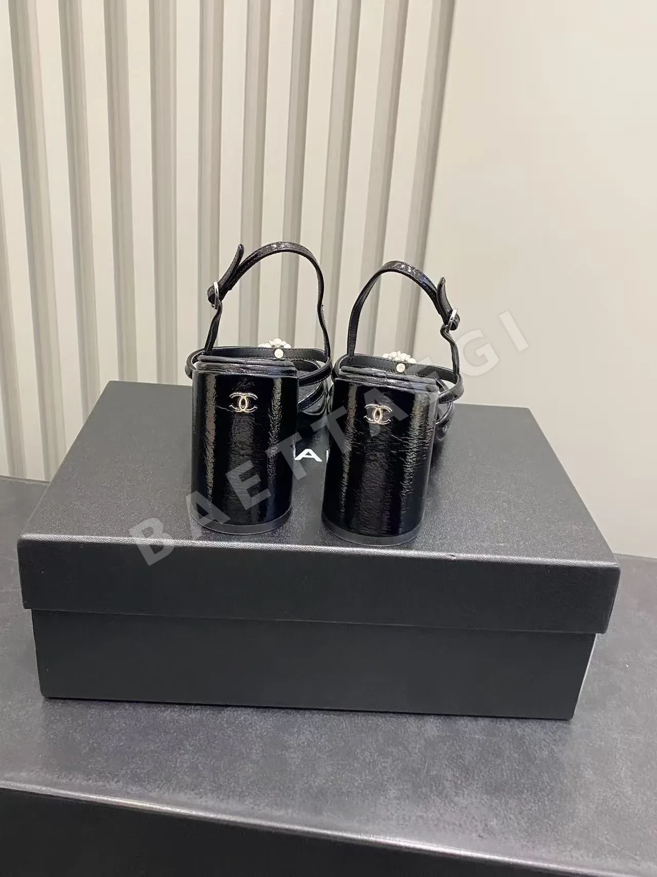 샤넬 진주 장식 카멜리아 청키힐 샌들 상세 이미지 8