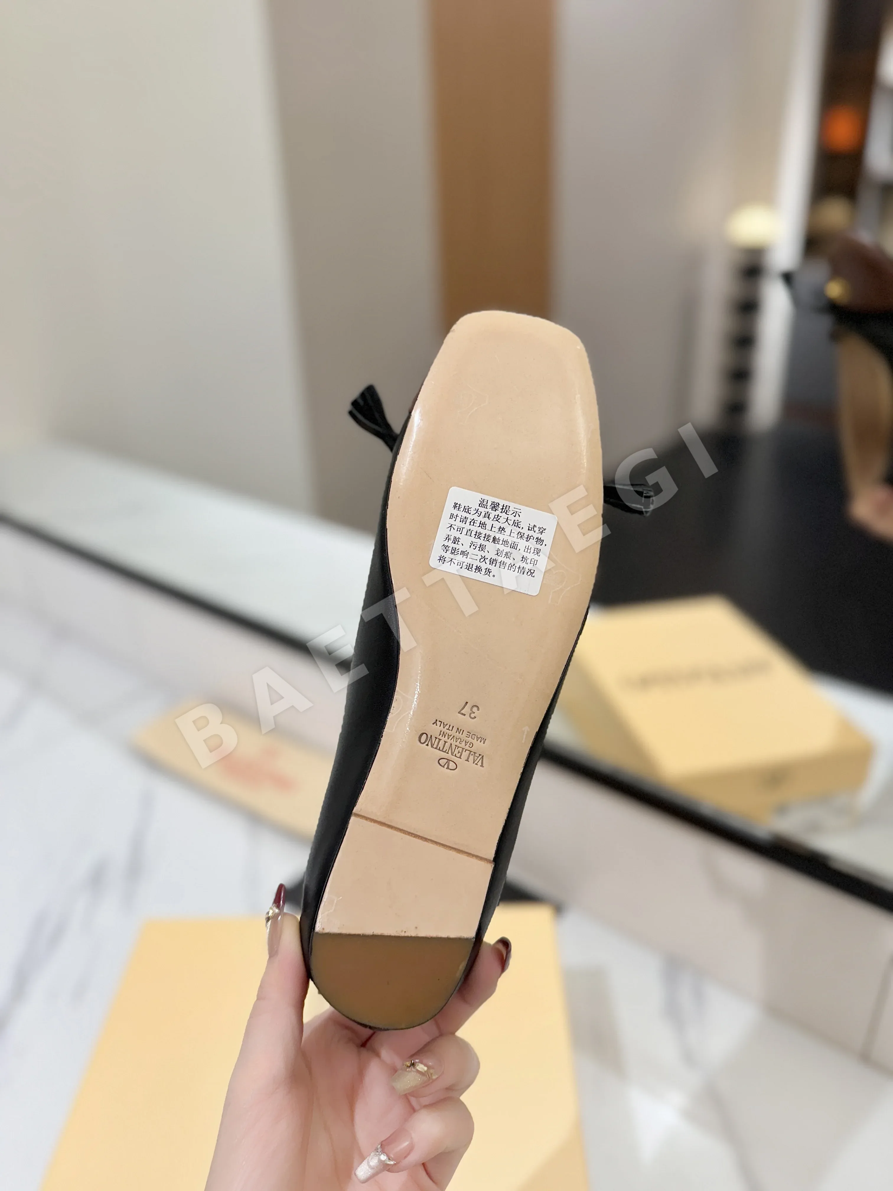 발렌티노 알뤼트 뒤 루아 라운드 토 발레리나 슈즈 상세 이미지 18