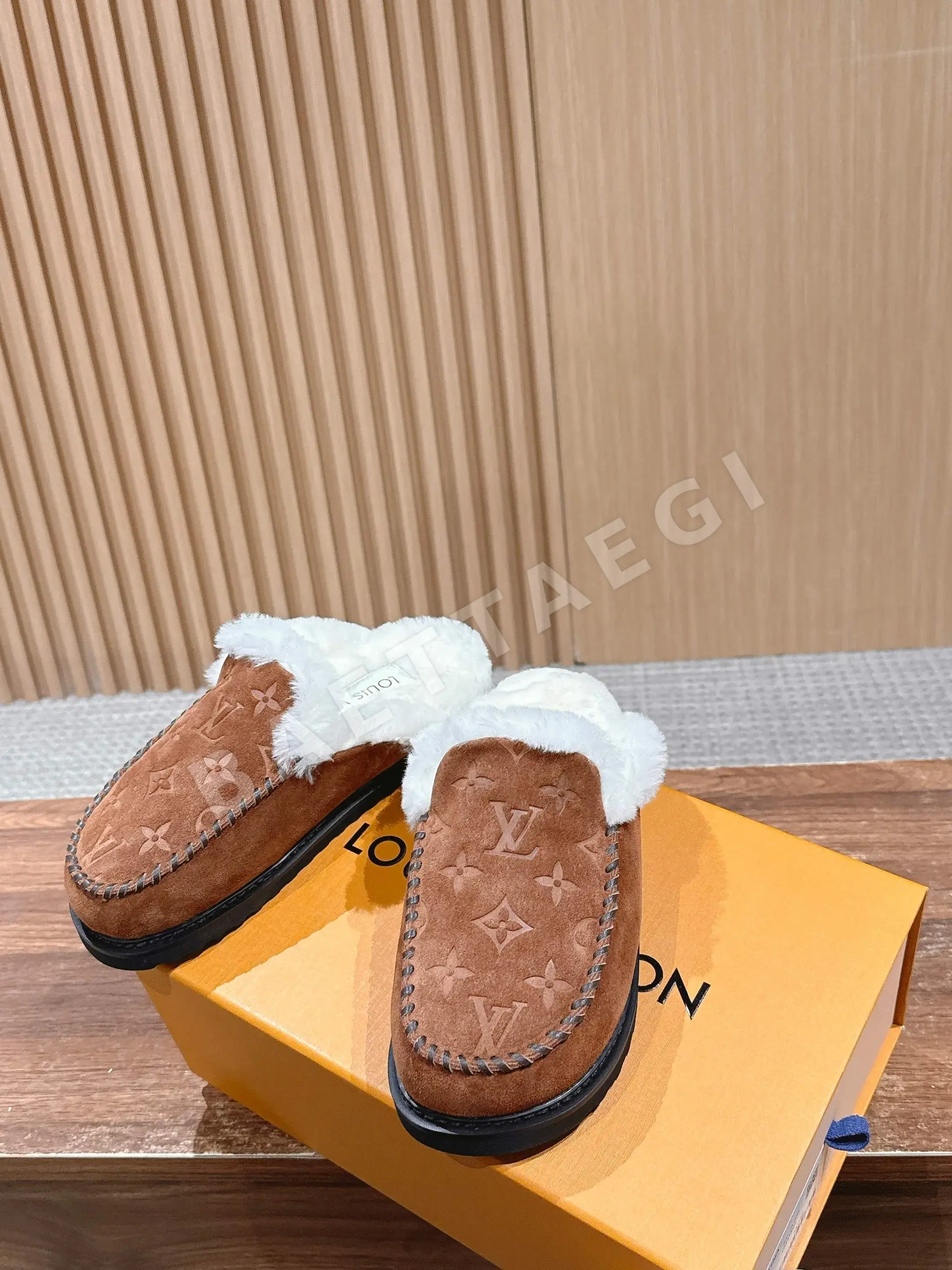 루이비통 코르티나 모노그램 스웨이드 로퍼 상세 이미지 4