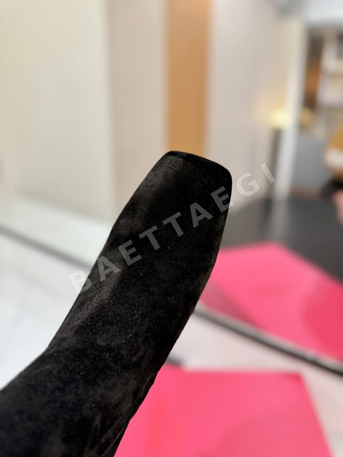 발렌티노 V 로고 장식 하이부츠 상세 이미지 7