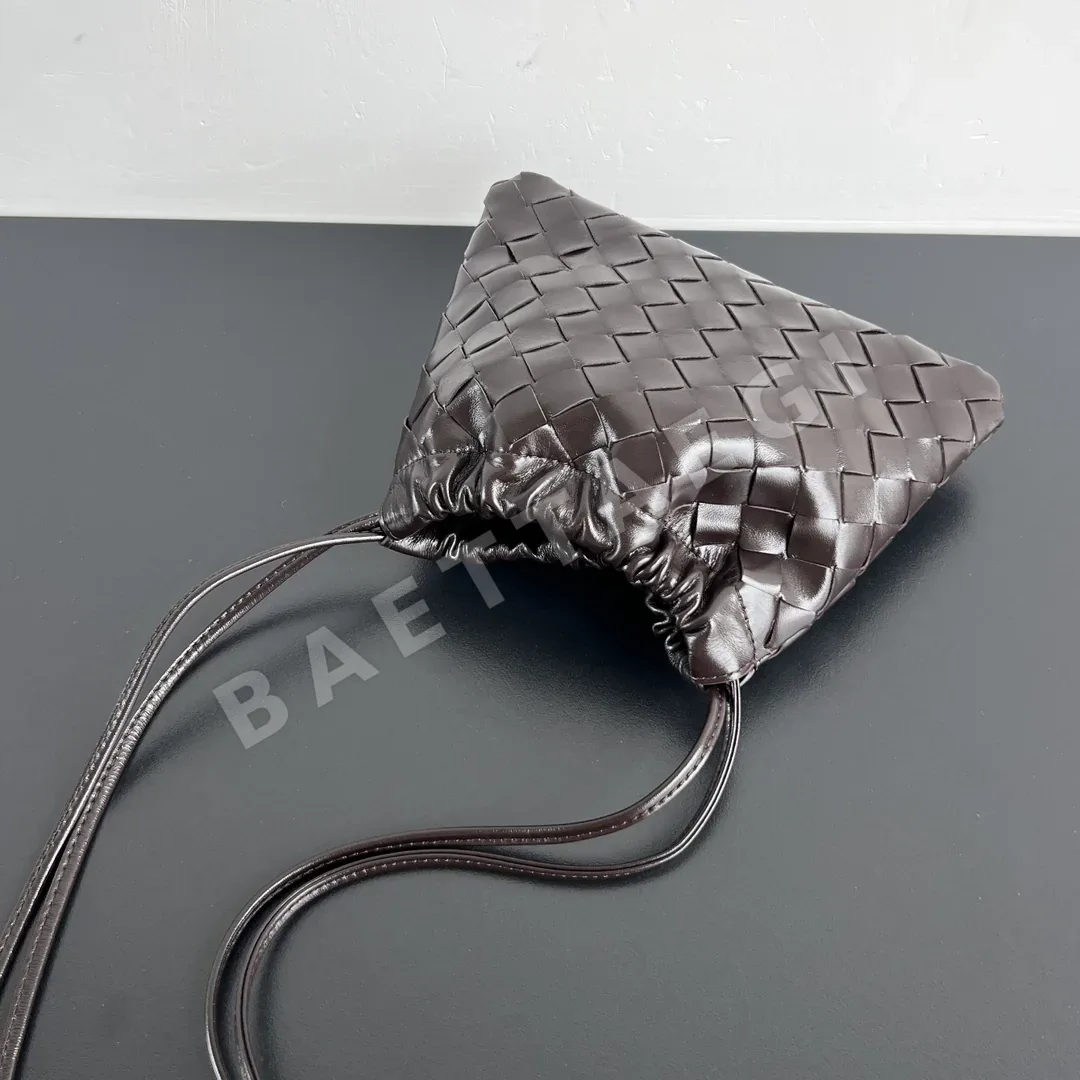 보테가베네타 뉴 드로스트링 소가죽 더스트백 816987 6165 상세 이미지 4