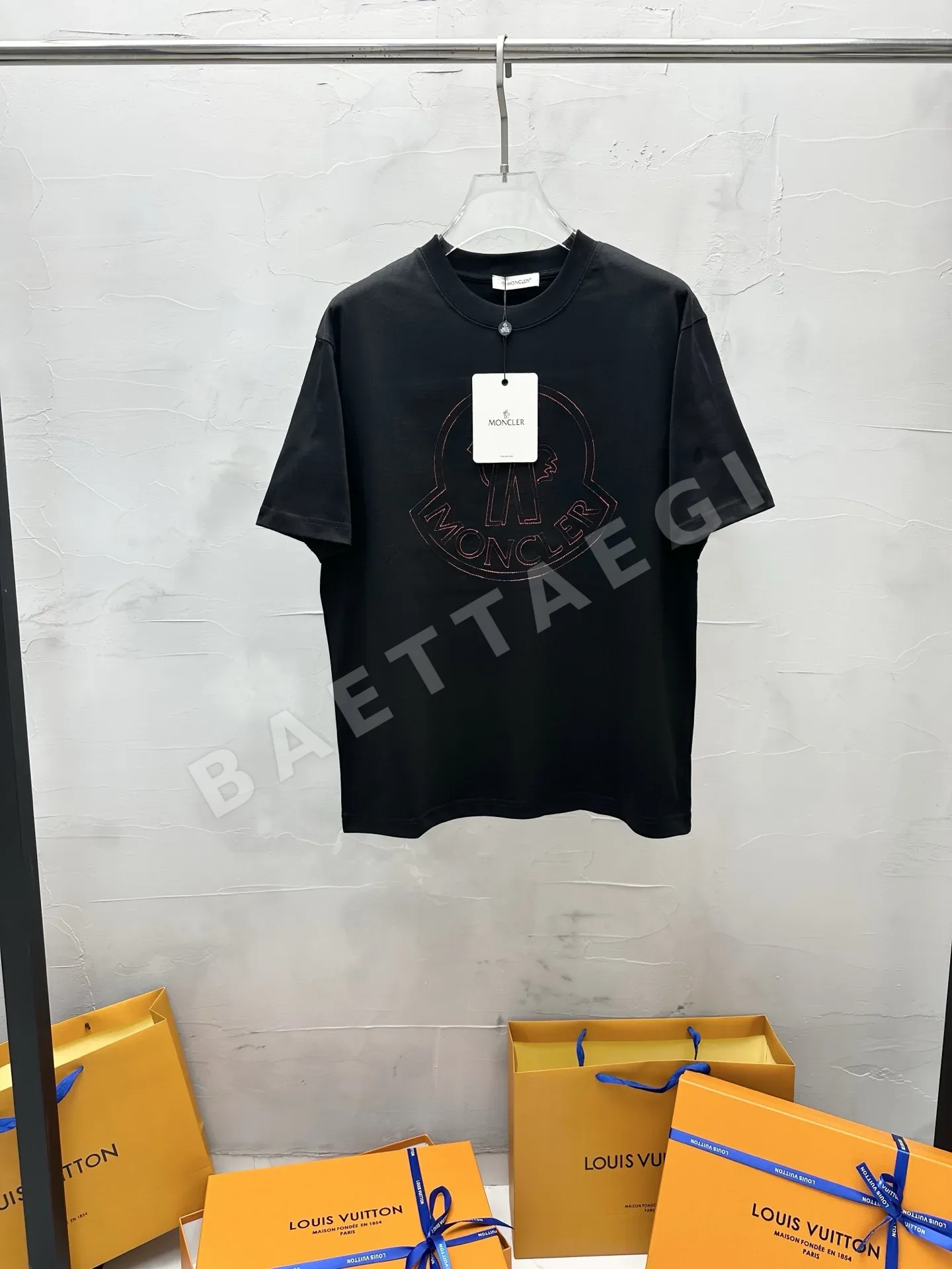 몽클레르 자수 반팔 티셔츠 52262